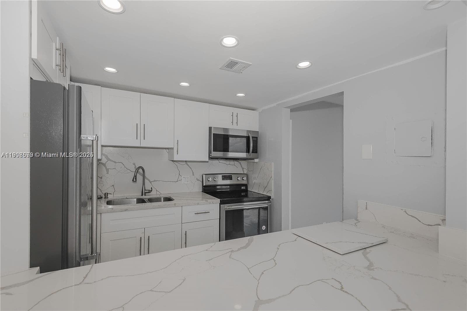 CORONADO CONDO- TOWER II · #1221 in Aventura - Photo 2