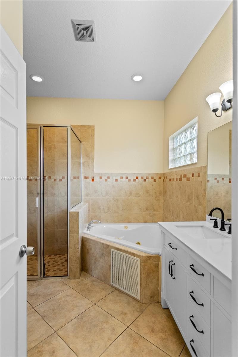 2588 NW 5th St photo 7