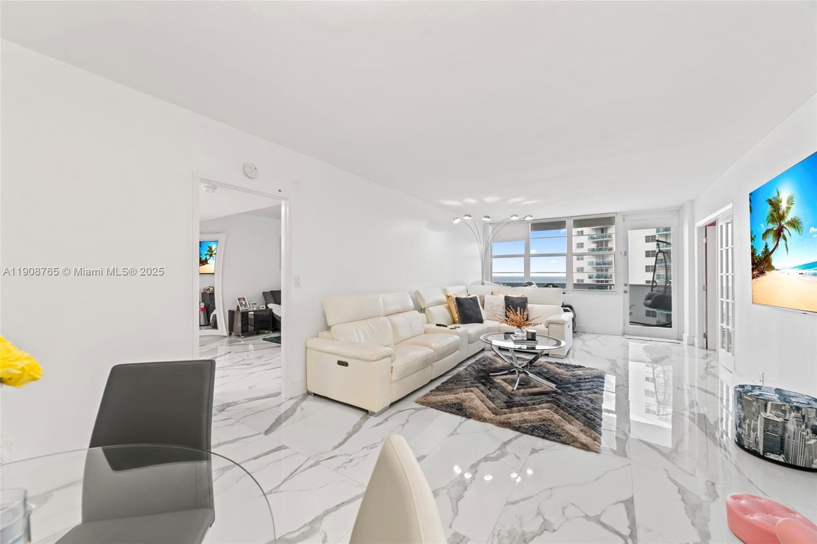 SEA AIR TOWERS CONDO · #716 in Hollywood - Photo 2