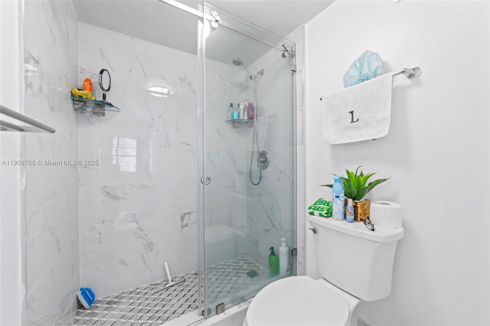 SEA AIR TOWERS CONDO · #716 in Hollywood - Photo 13