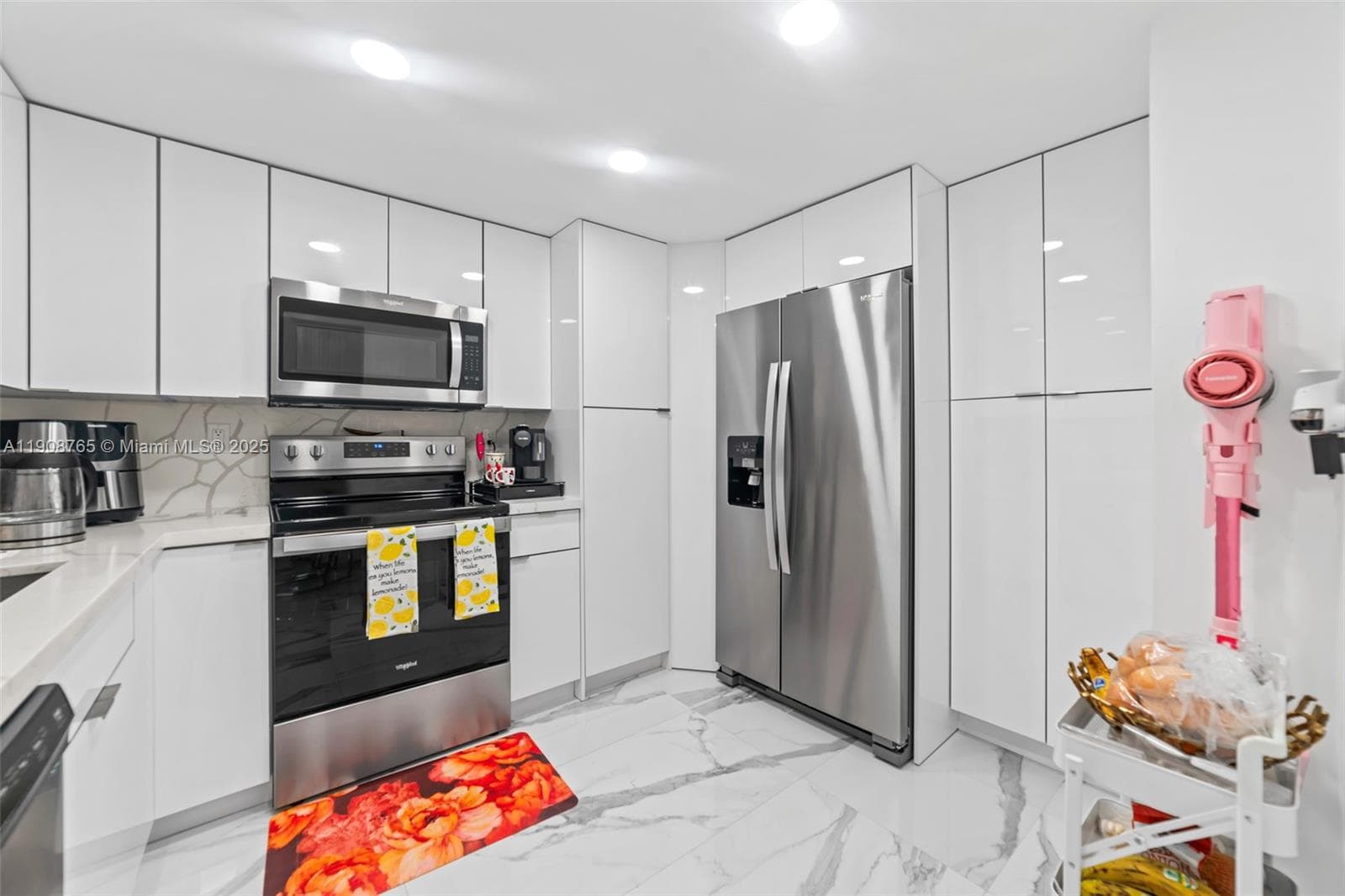 SEA AIR TOWERS CONDO · #716 in Hollywood - Photo 16