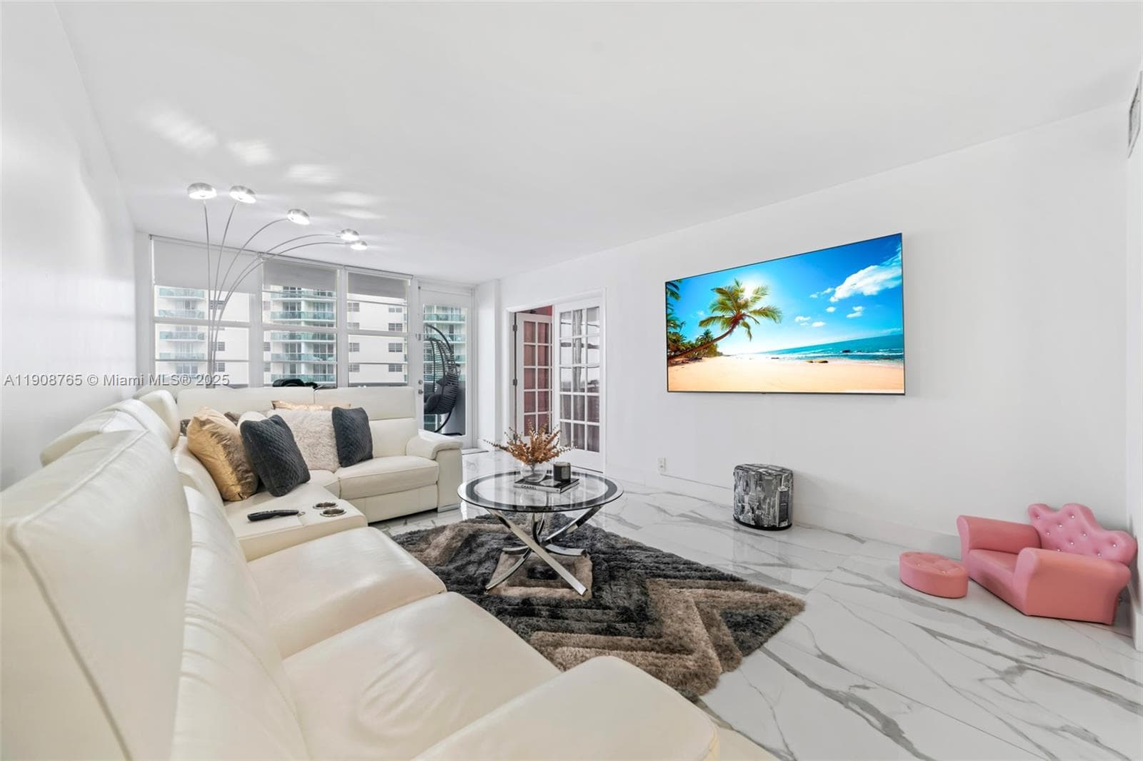 SEA AIR TOWERS CONDO · #716 in Hollywood - Photo 3