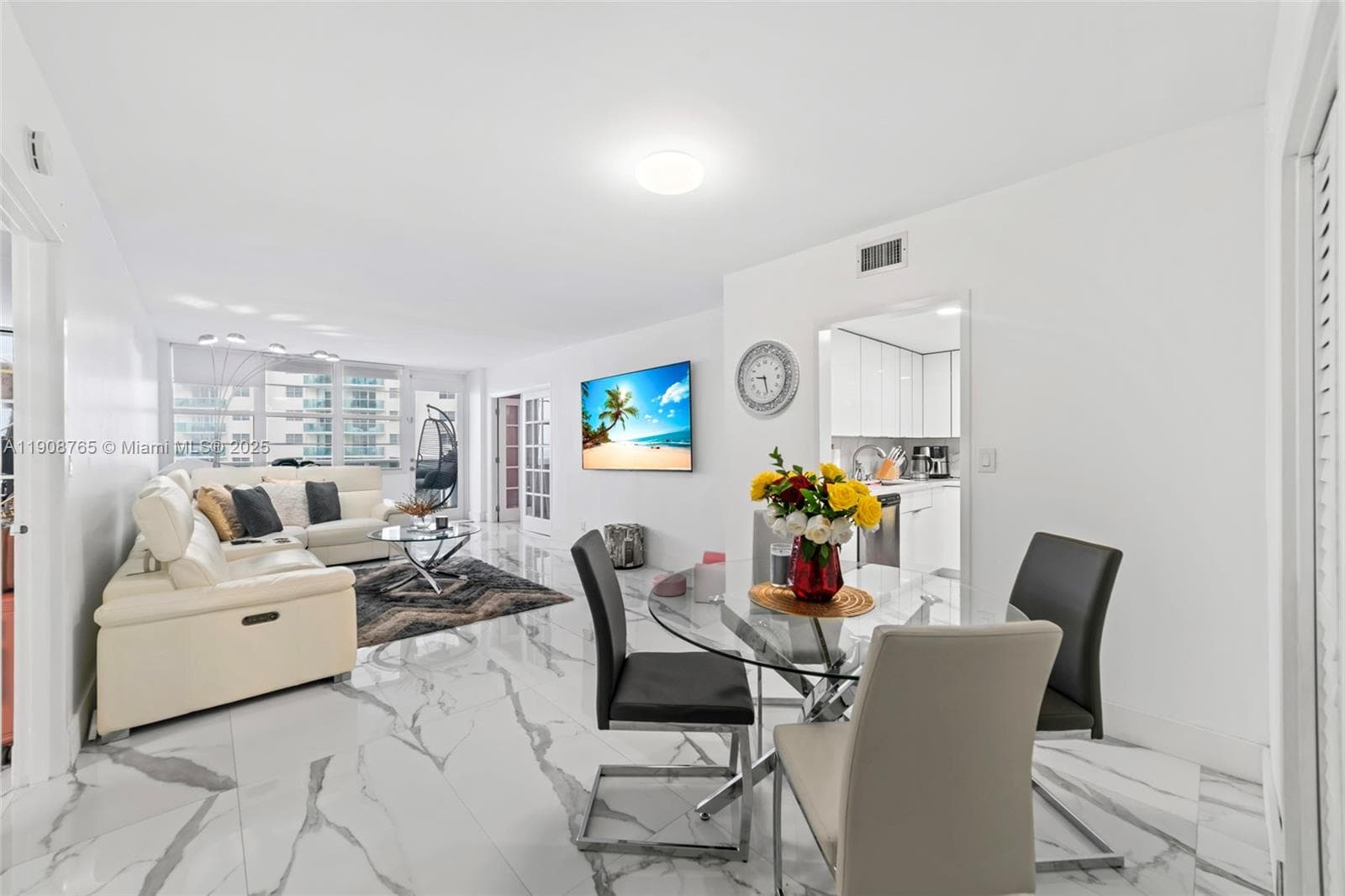 SEA AIR TOWERS CONDO · #716 in Hollywood - Photo 1