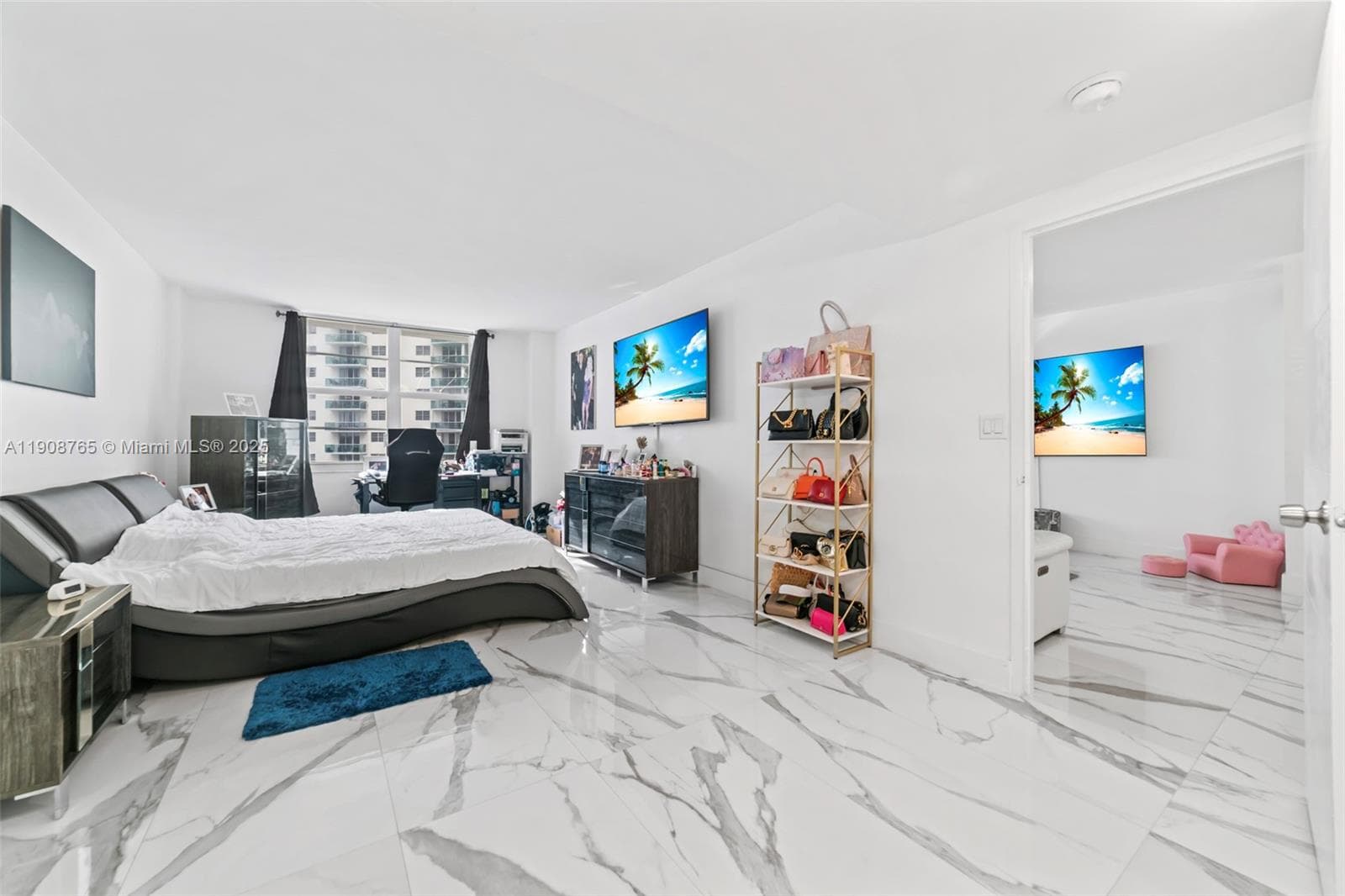 SEA AIR TOWERS CONDO · #716 in Hollywood - Photo 9