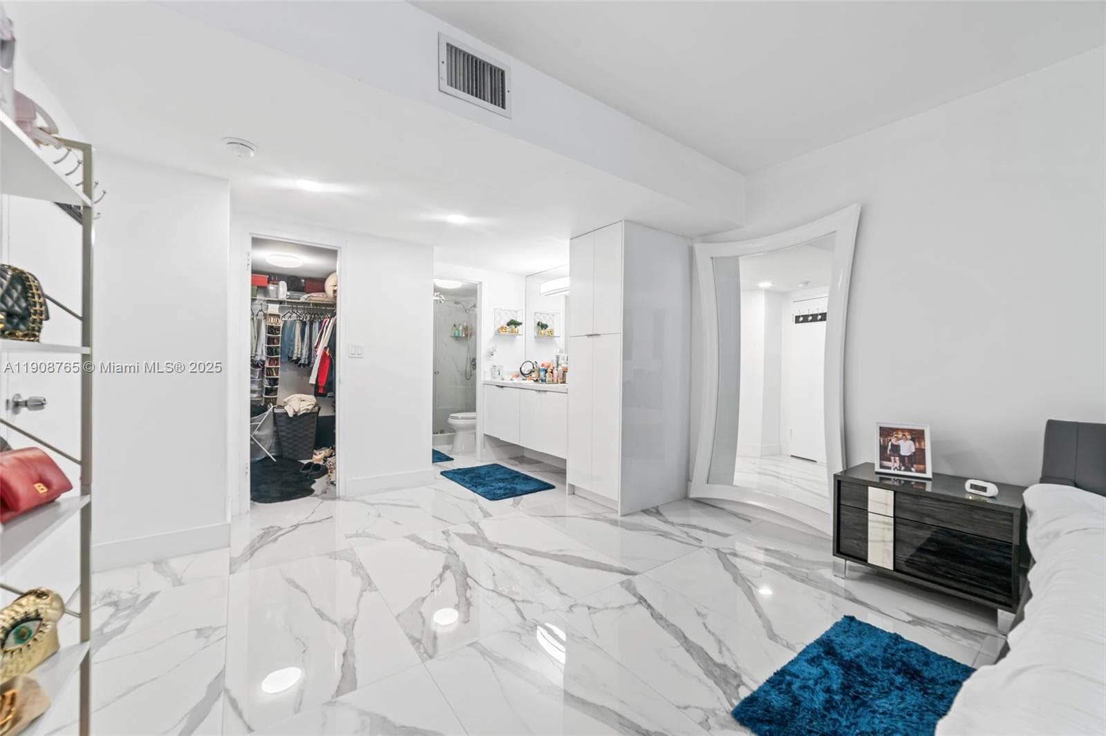SEA AIR TOWERS CONDO · #716 in Hollywood - Photo 11