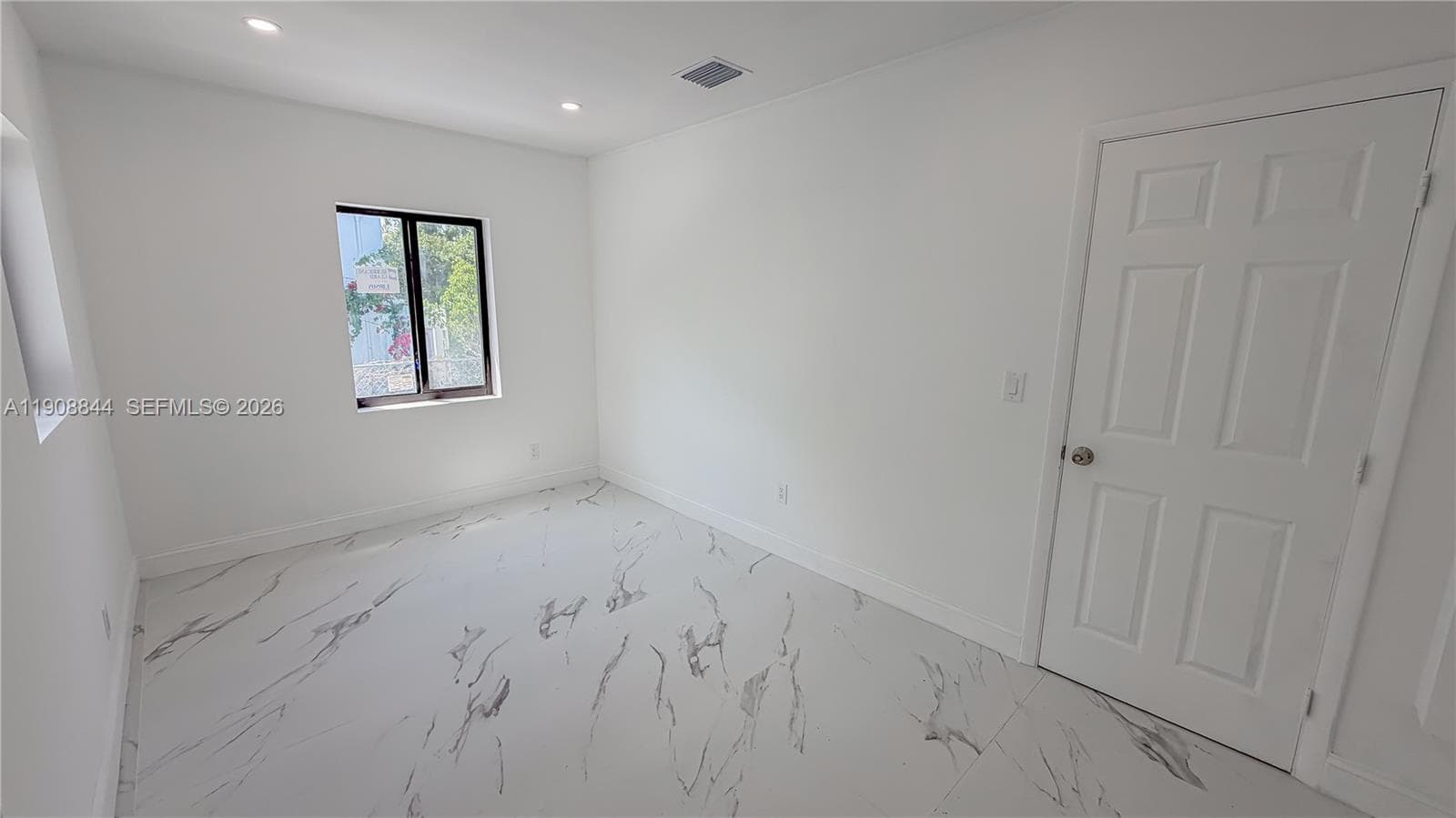 2462 Johnson St photo 23