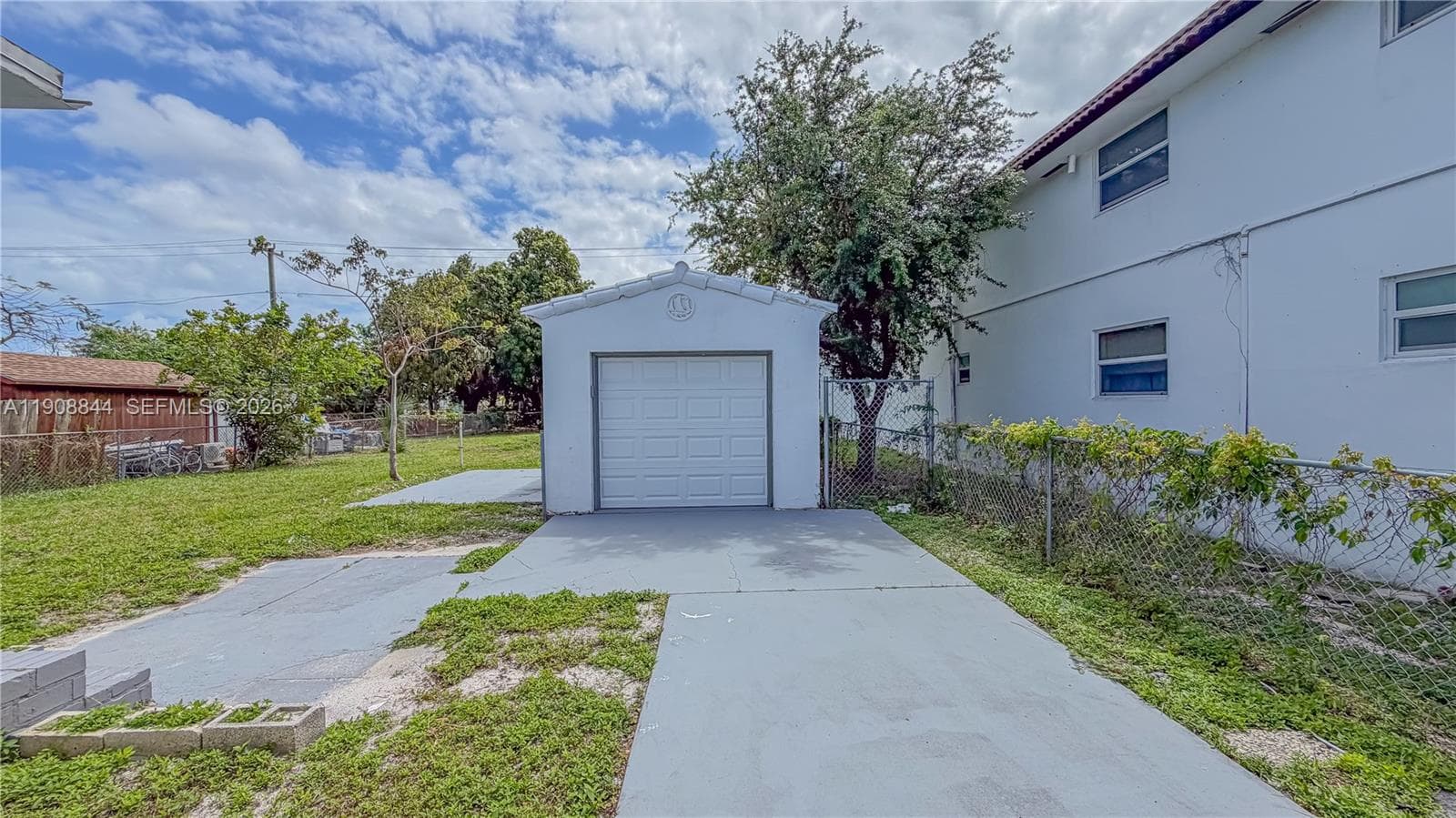 2462 Johnson St photo 27