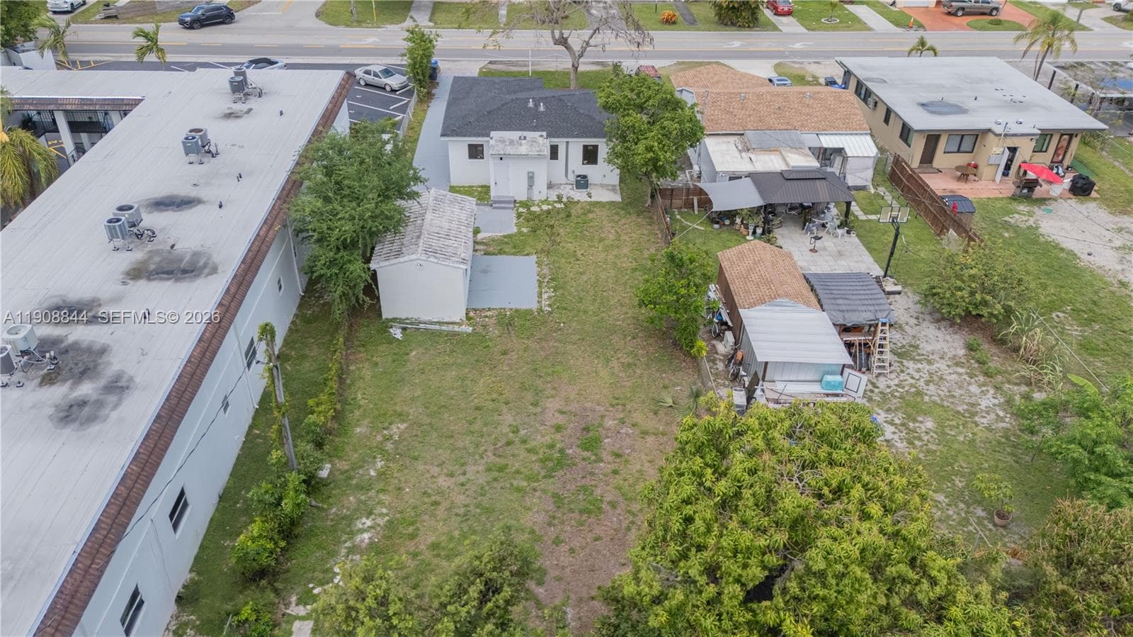 2462 Johnson St photo 6