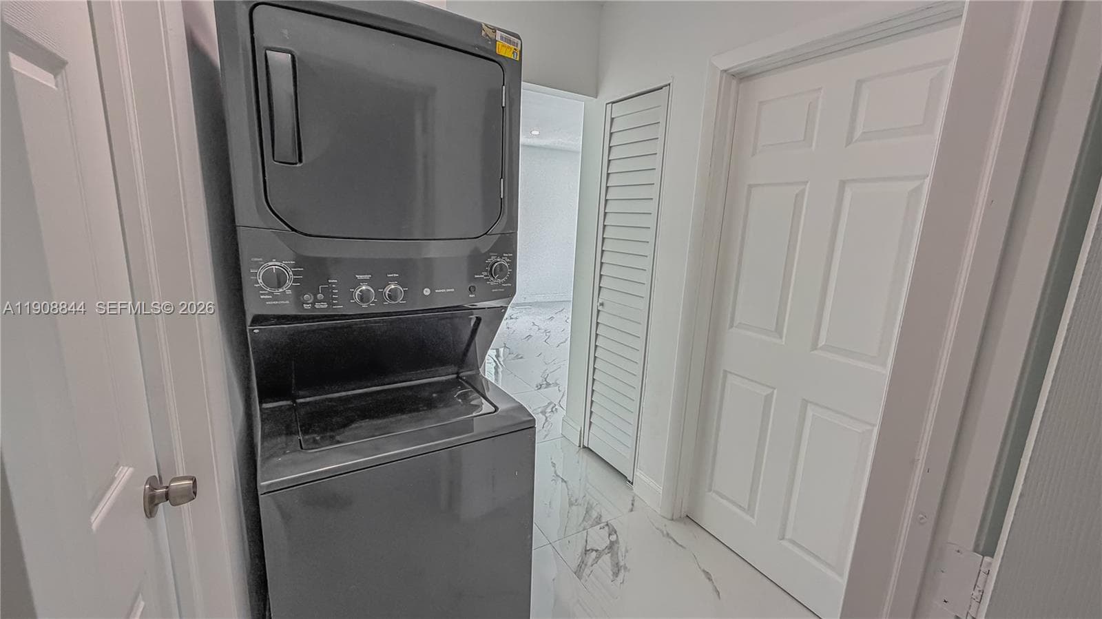 2462 Johnson St photo 26