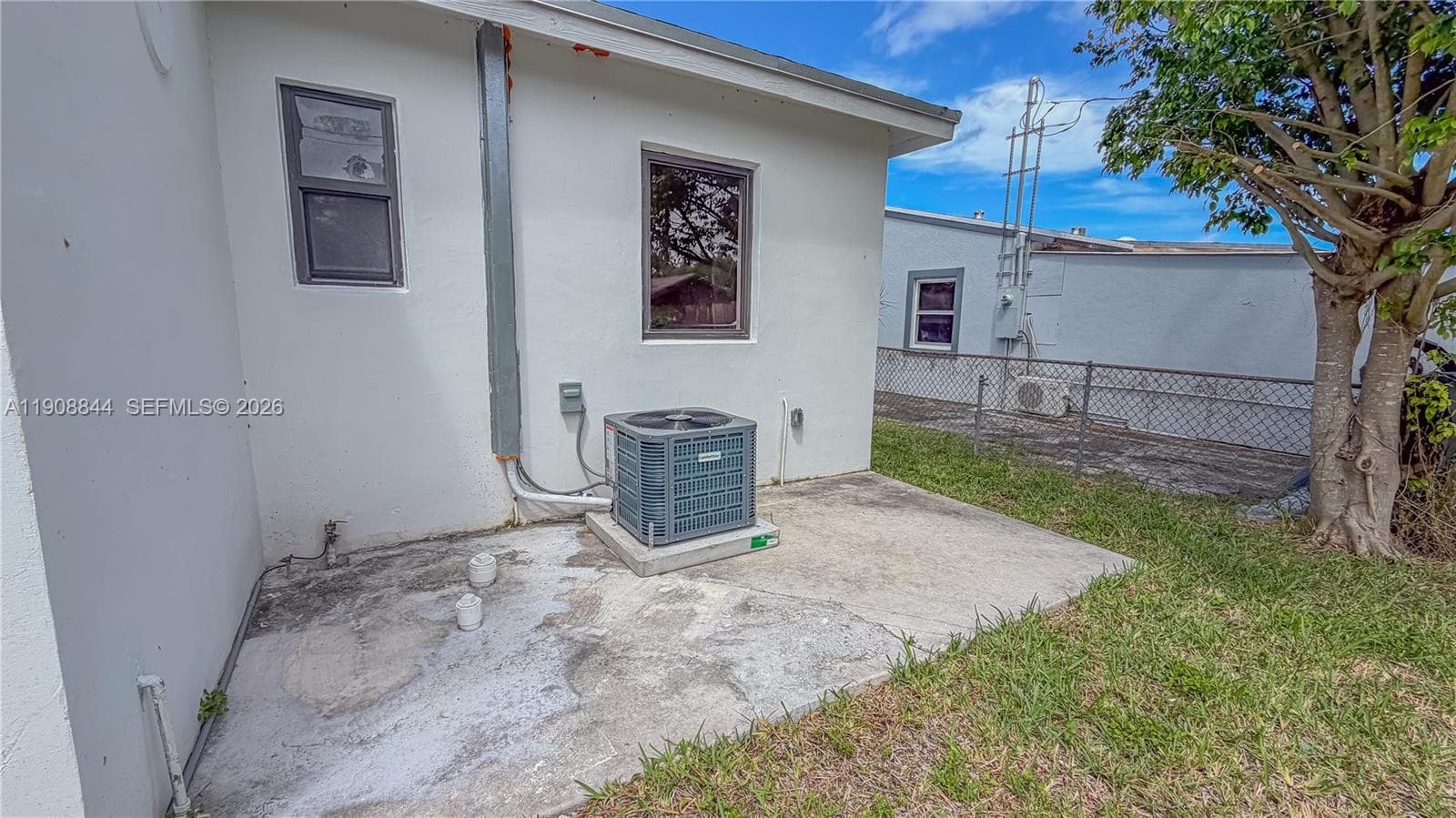 2462 Johnson St photo 32