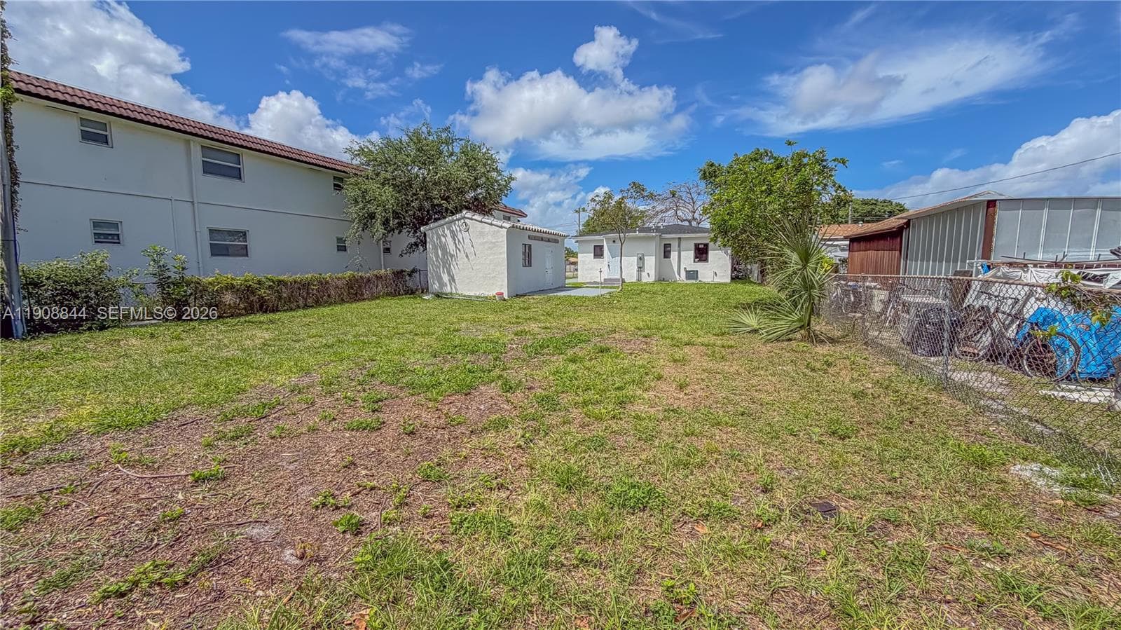 2462 Johnson St photo 33