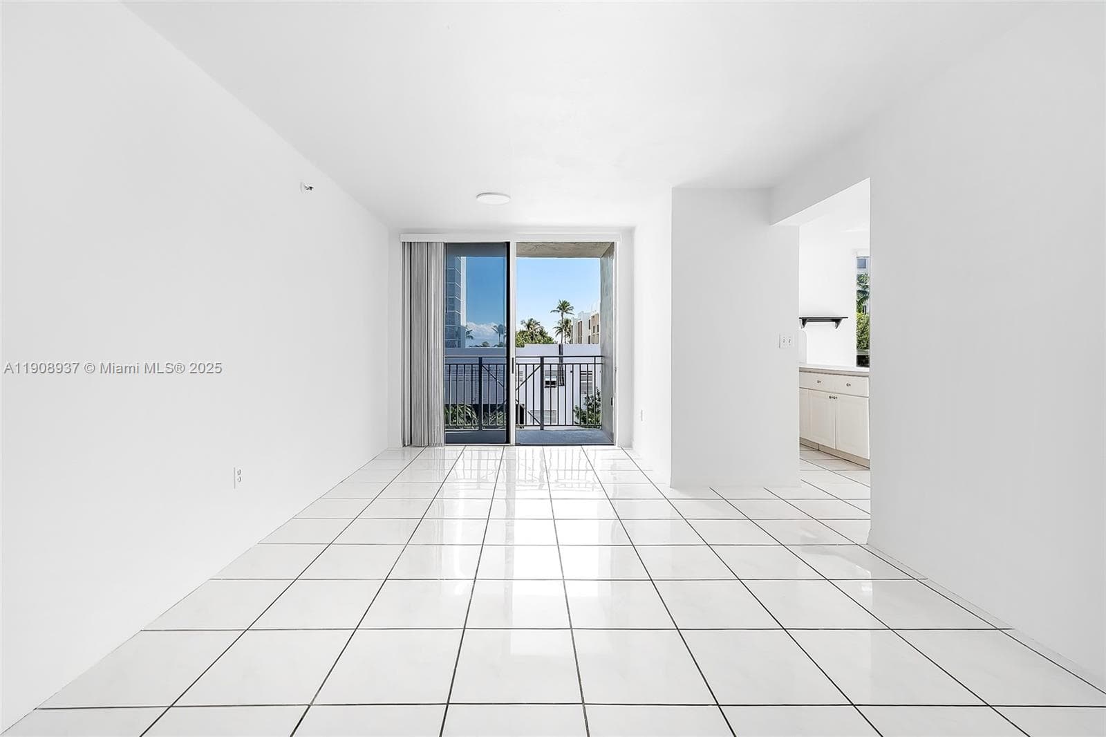 CAPOMAR CONDO · #307 in Miami Beach - Photo 2