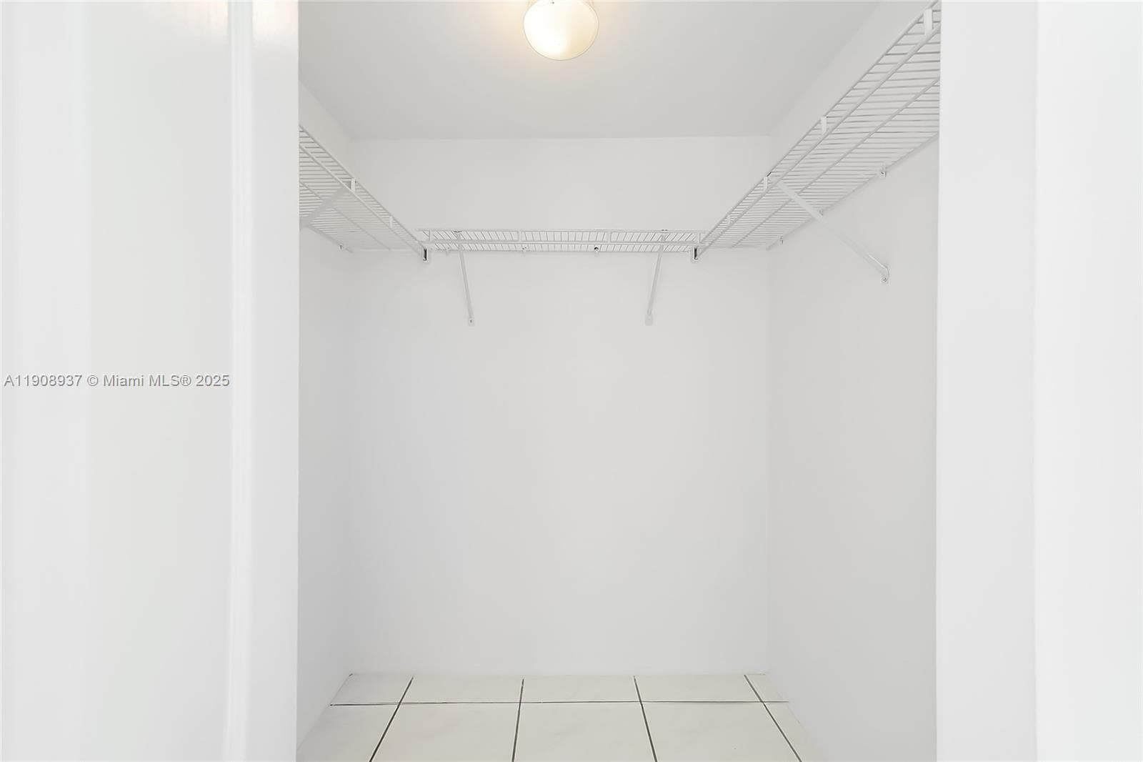 CAPOMAR CONDO · #307 in Miami Beach - Photo 13