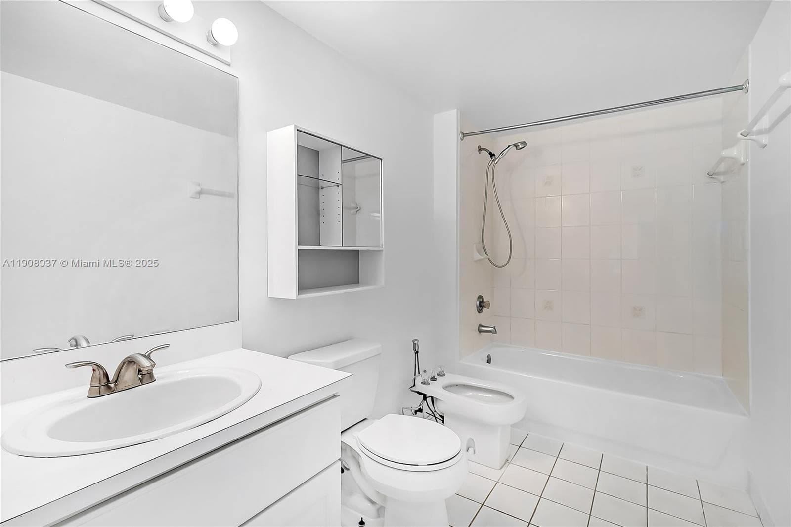 CAPOMAR CONDO · #307 in Miami Beach - Photo 16
