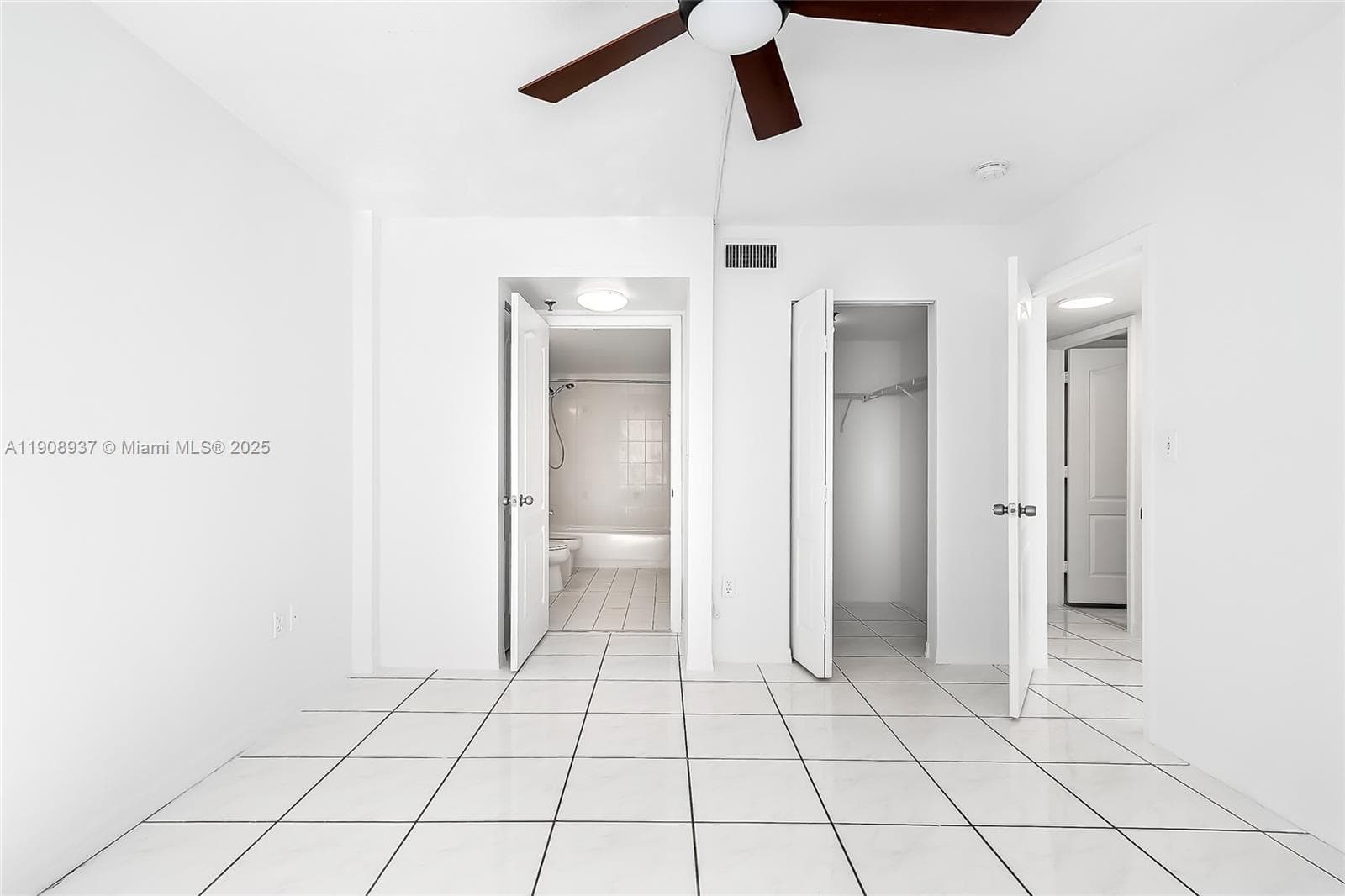 CAPOMAR CONDO · #307 in Miami Beach - Photo 12