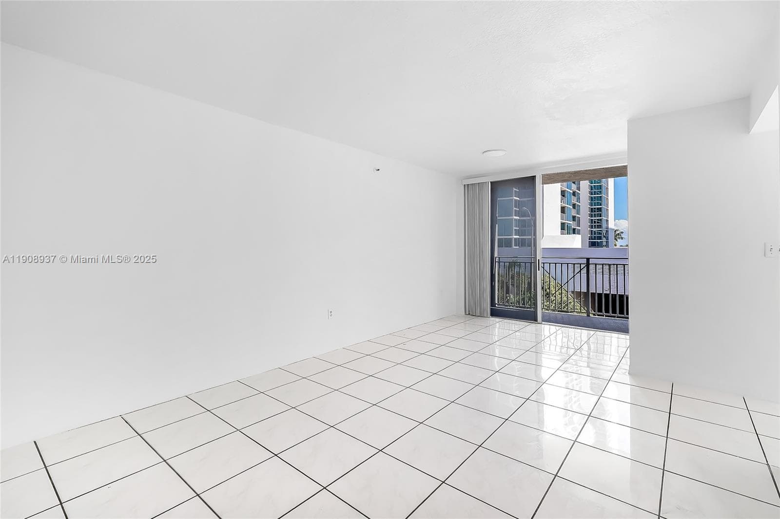 CAPOMAR CONDO · #307 in Miami Beach - Photo 3