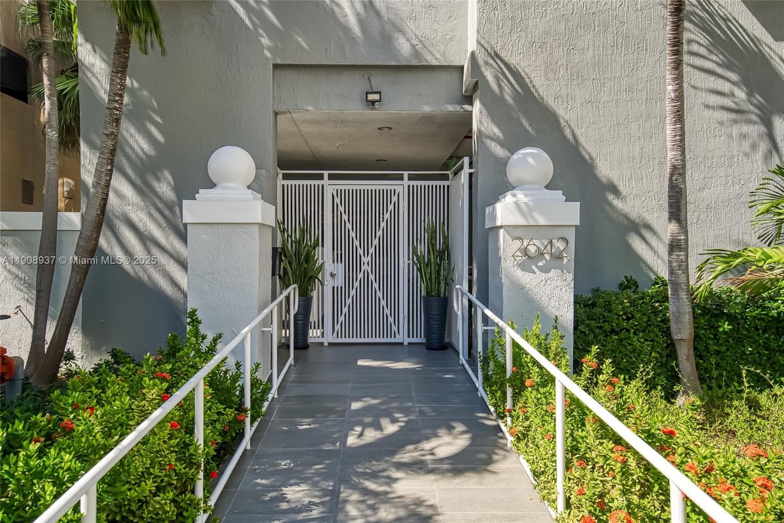 CAPOMAR CONDO · #307 in Miami Beach - Photo 36
