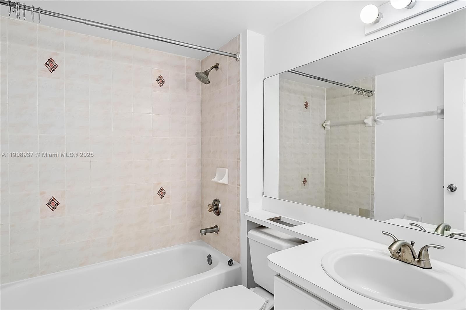 CAPOMAR CONDO · #307 in Miami Beach - Photo 20