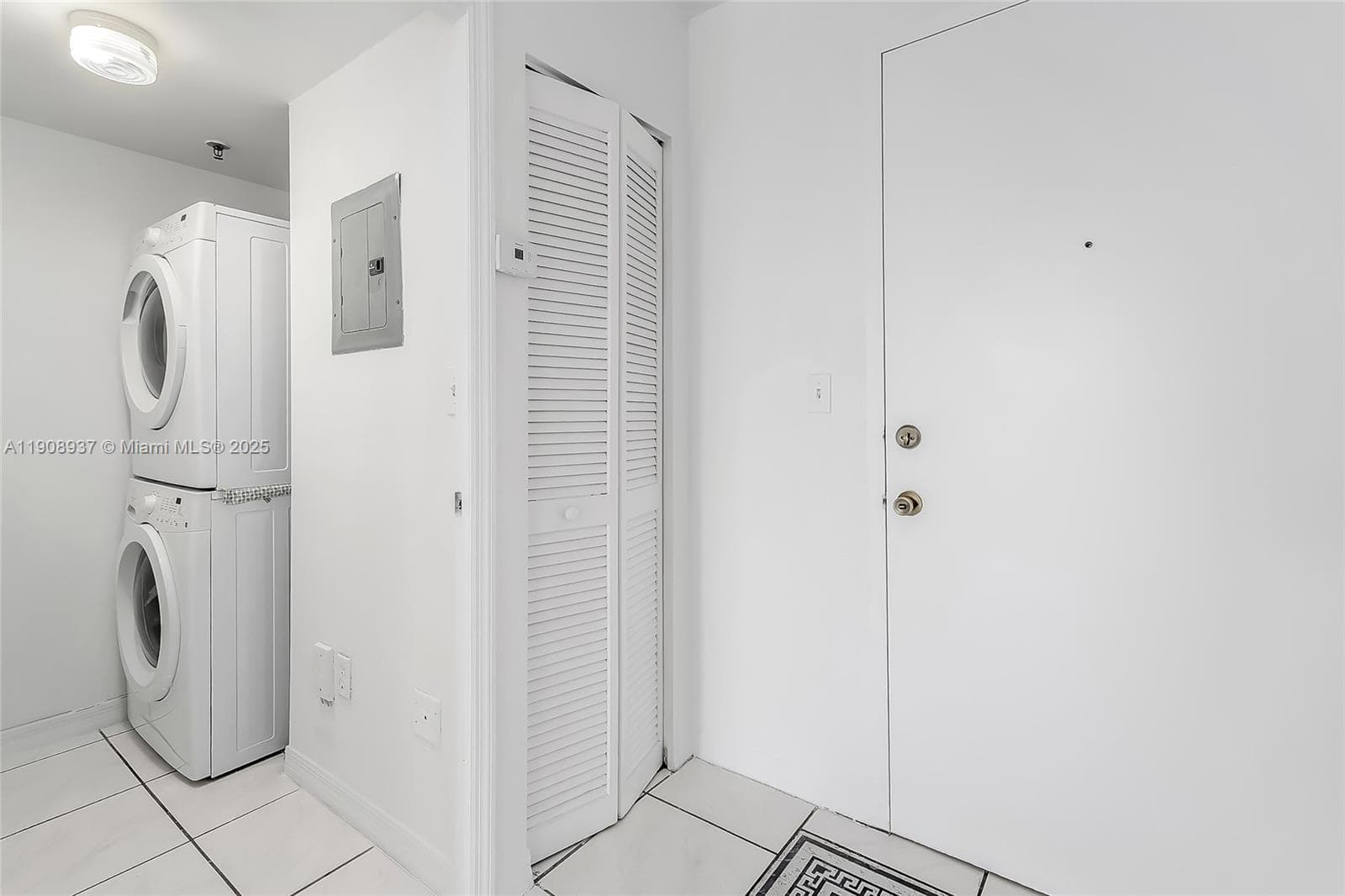 CAPOMAR CONDO · #307 in Miami Beach - Photo 9
