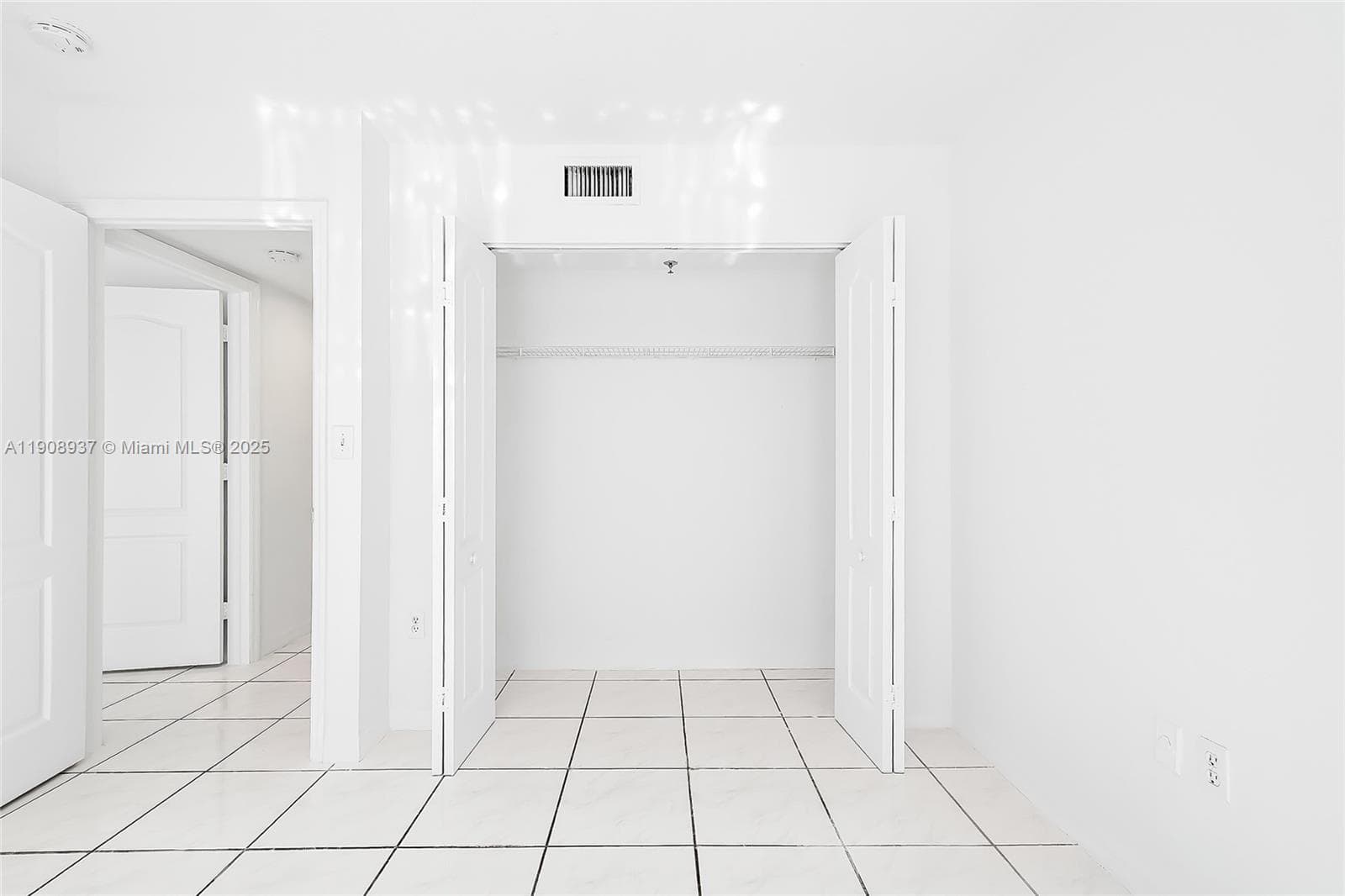 CAPOMAR CONDO · #307 in Miami Beach - Photo 24