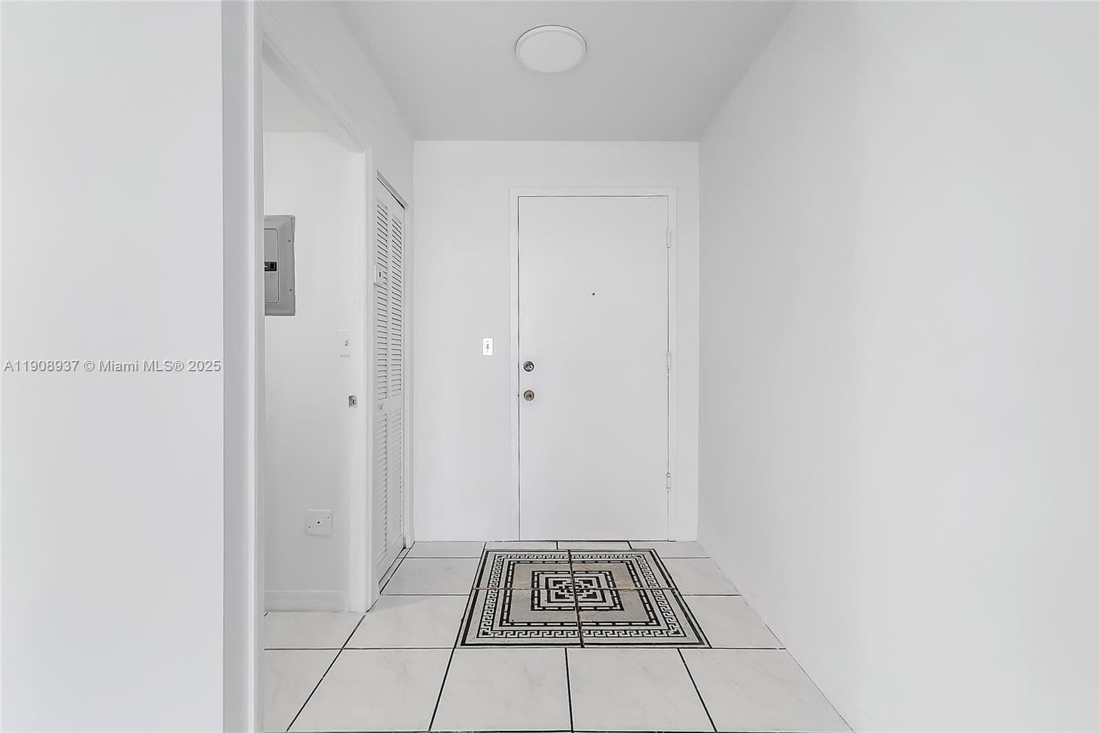 CAPOMAR CONDO · #307 in Miami Beach - Photo 10