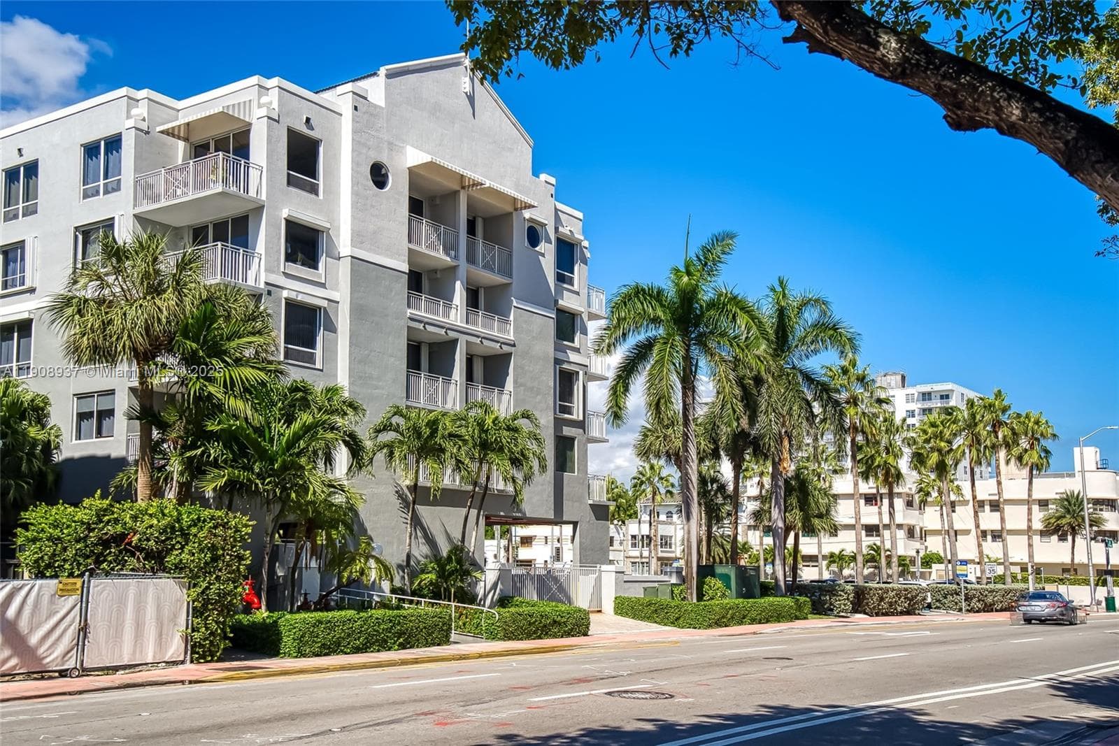 CAPOMAR CONDO · #307 in Miami Beach - Photo 33