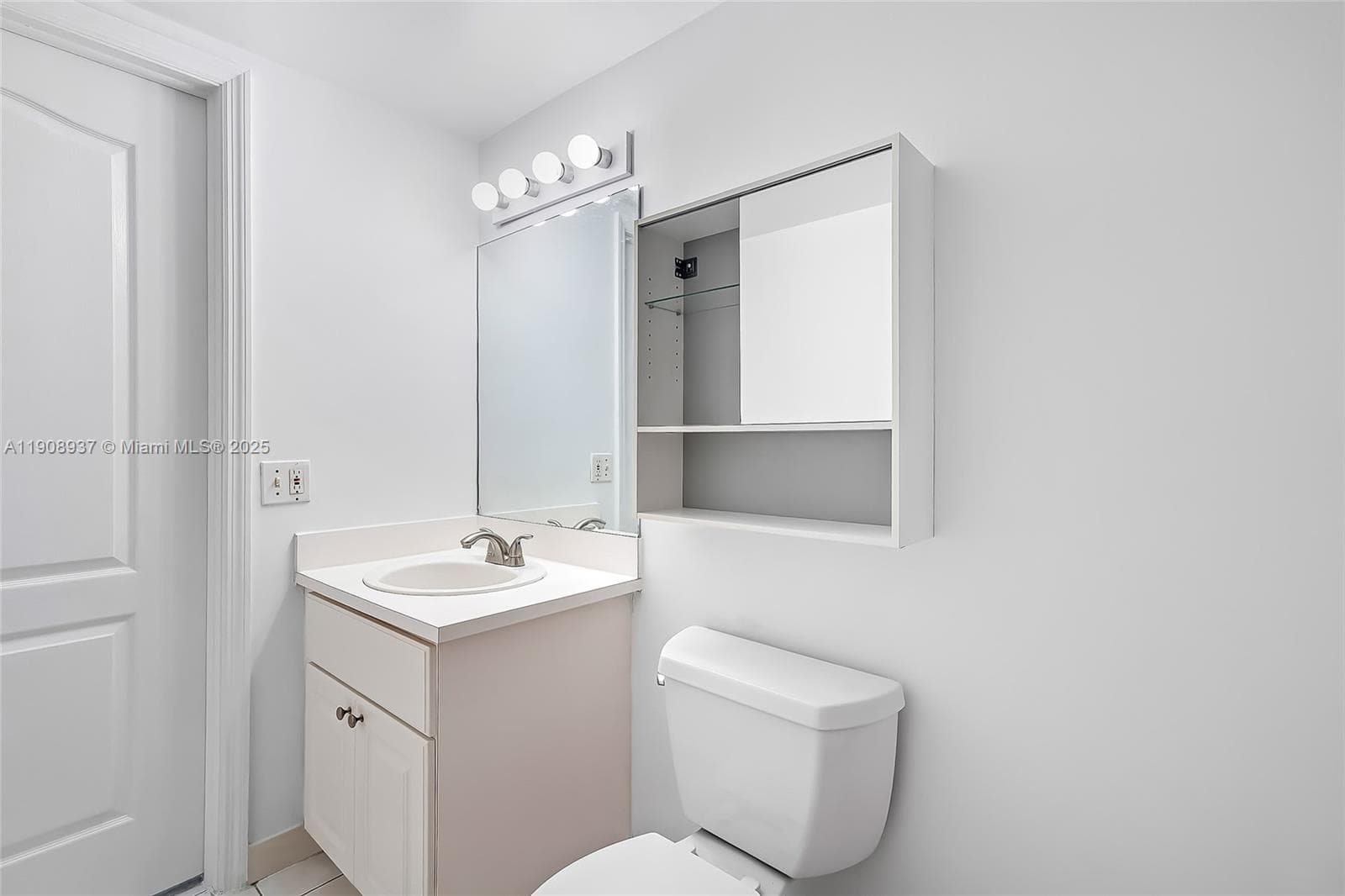 CAPOMAR CONDO · #307 in Miami Beach - Photo 18