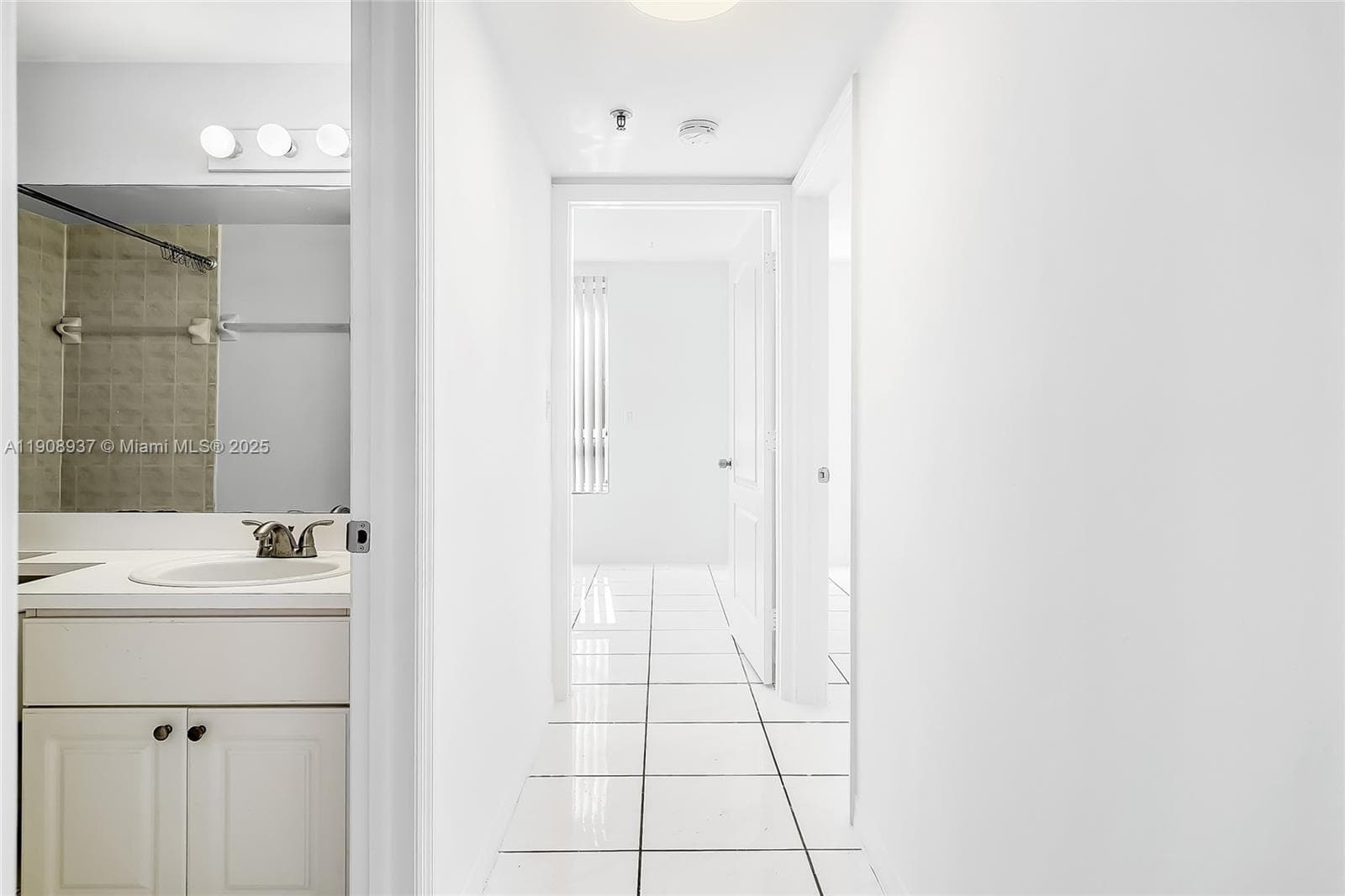 CAPOMAR CONDO · #307 in Miami Beach - Photo 19