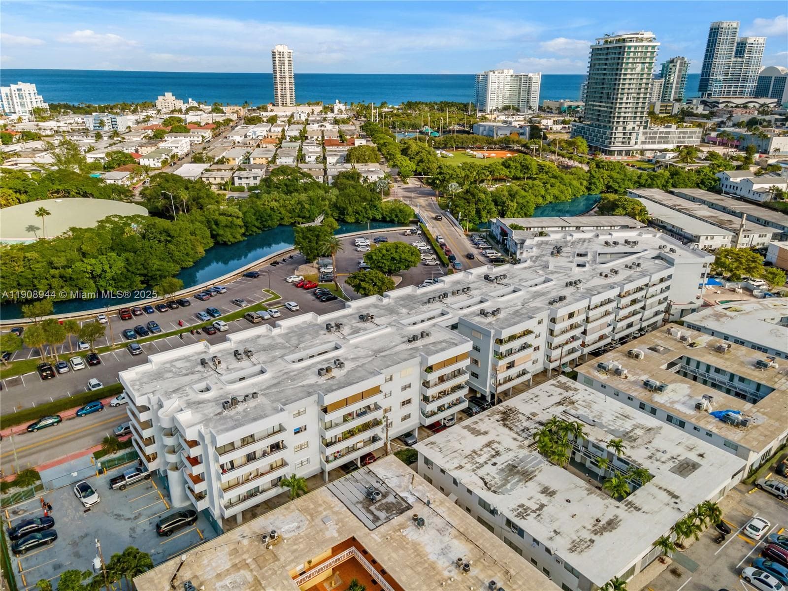 PARKVIEW PLAZA CONDO · #513 in Miami Beach - Photo 2