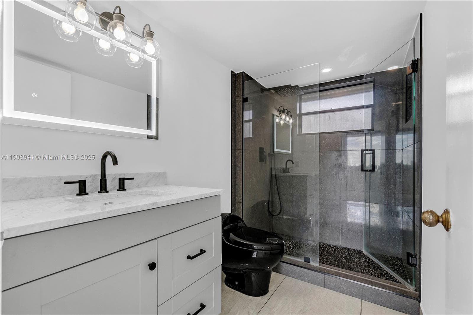 PARKVIEW PLAZA CONDO · #513 in Miami Beach - Photo 13