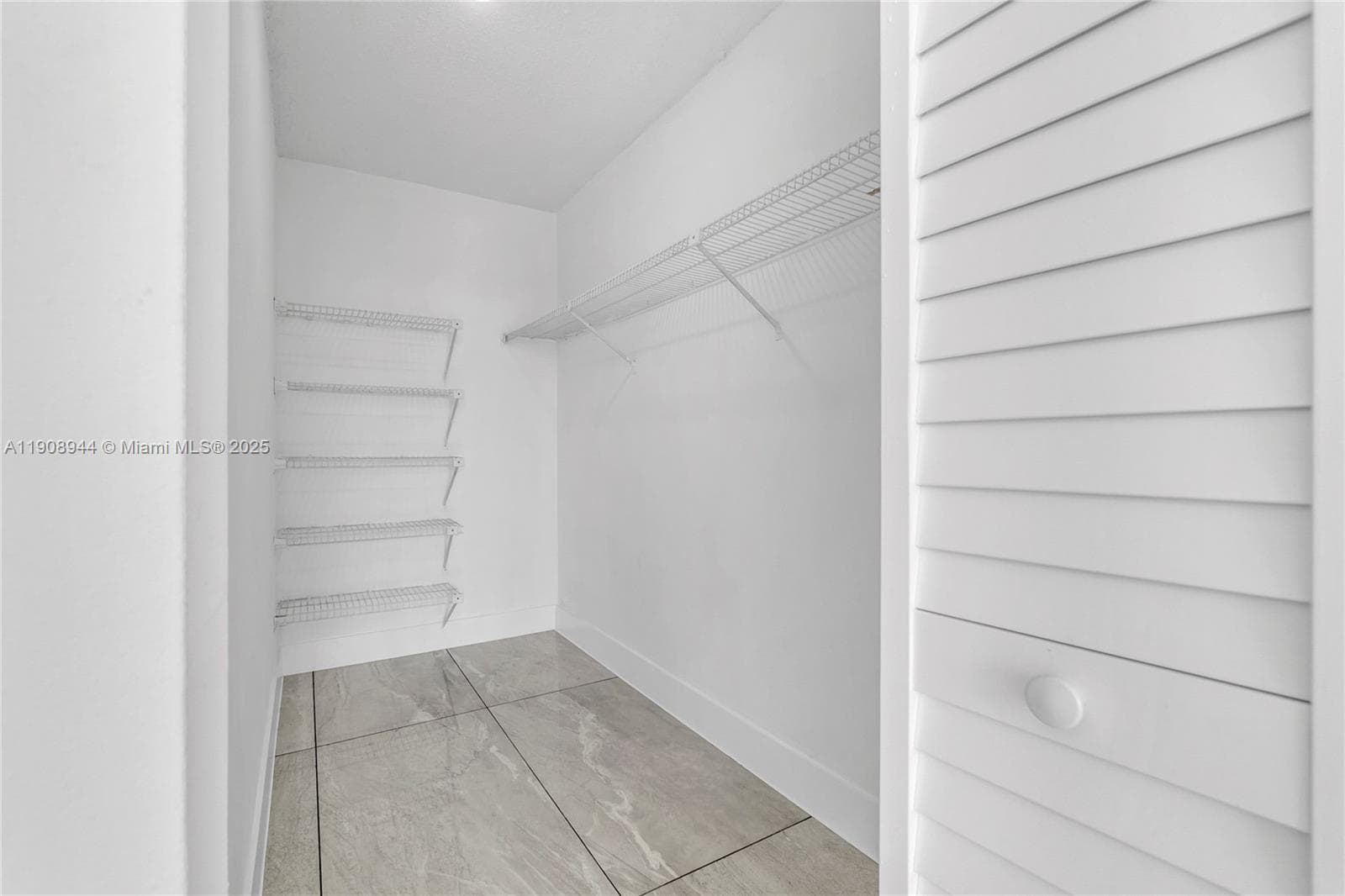 PARKVIEW PLAZA CONDO · #513 in Miami Beach - Photo 12