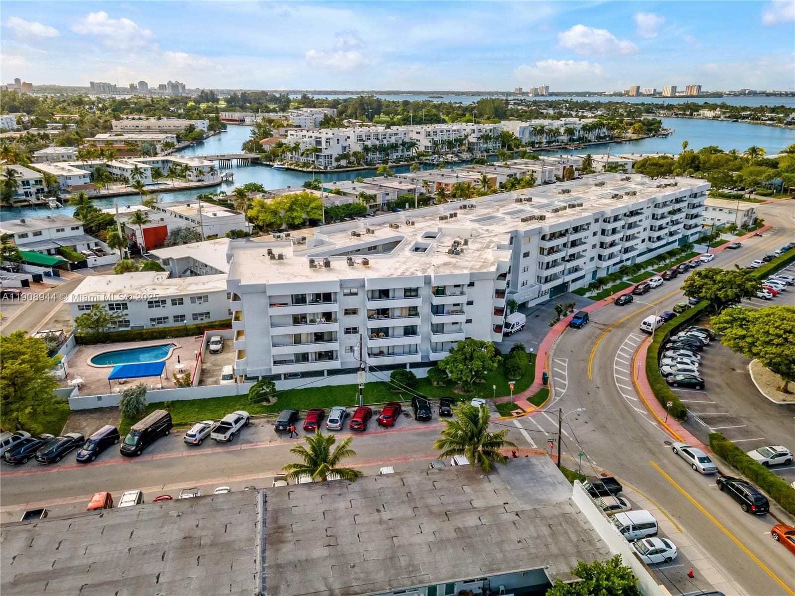 PARKVIEW PLAZA CONDO · #513 in Miami Beach - Photo 1