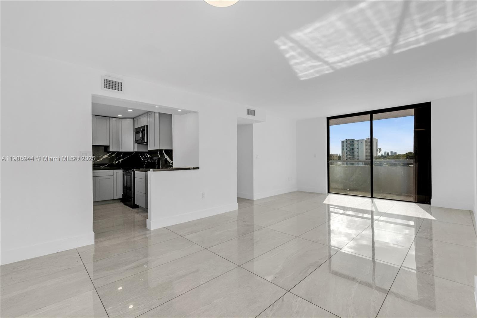 PARKVIEW PLAZA CONDO · #513 in Miami Beach - Photo 15
