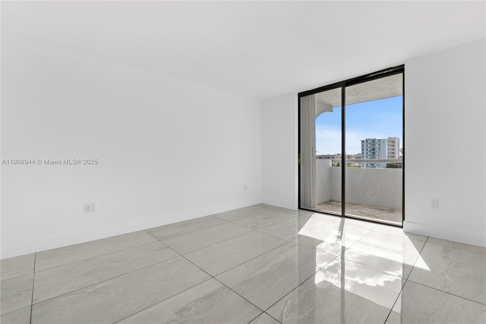 PARKVIEW PLAZA CONDO · #513 in Miami Beach - Photo 11