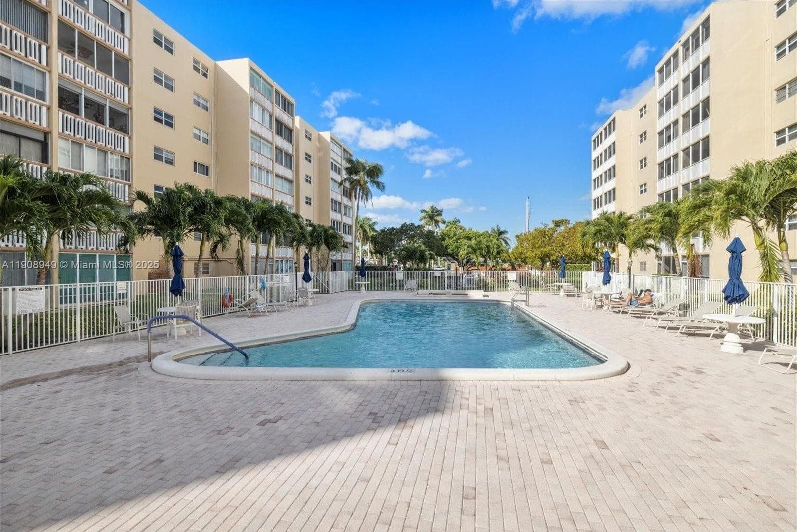 MEADOWBROOK TOWERS CONDO · #105 in Hallandale Beach - Photo 22