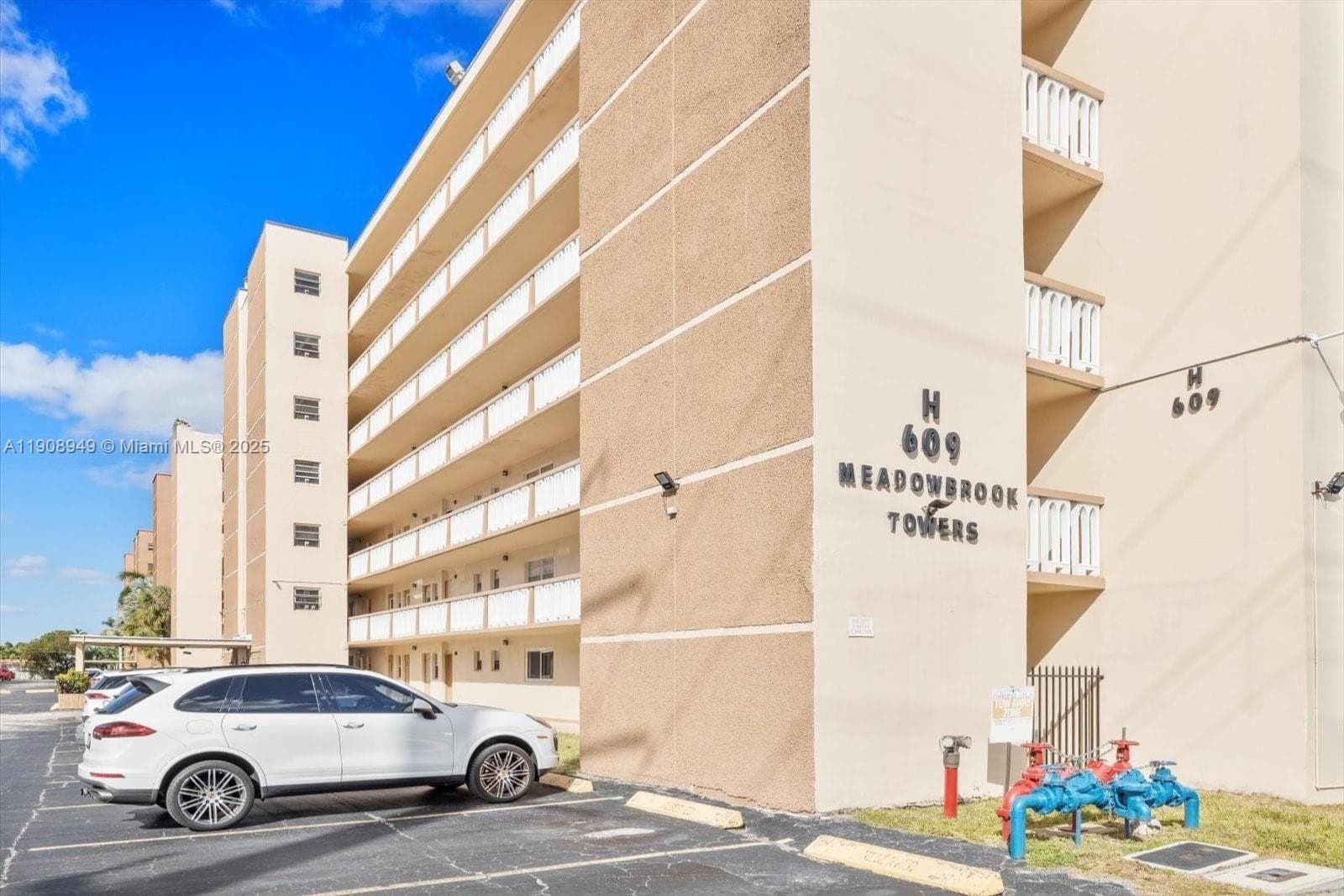 MEADOWBROOK TOWERS CONDO · #105 in Hallandale Beach - Photo 1