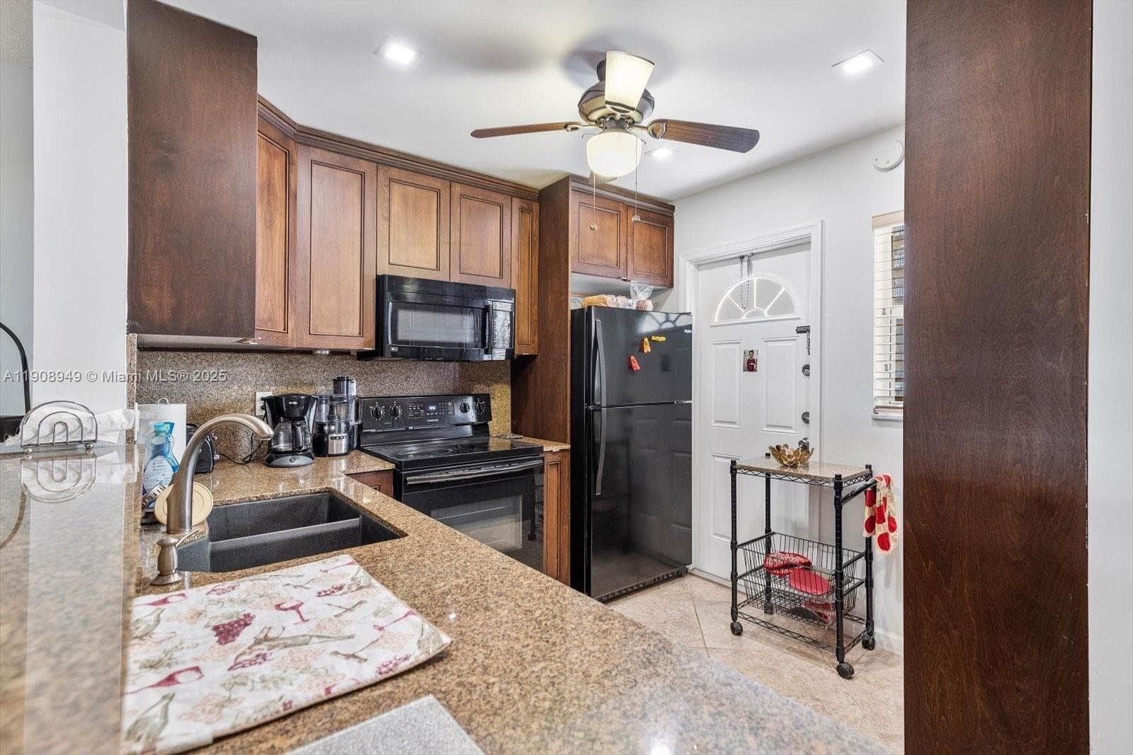 MEADOWBROOK TOWERS CONDO · #105 in Hallandale Beach - Photo 10