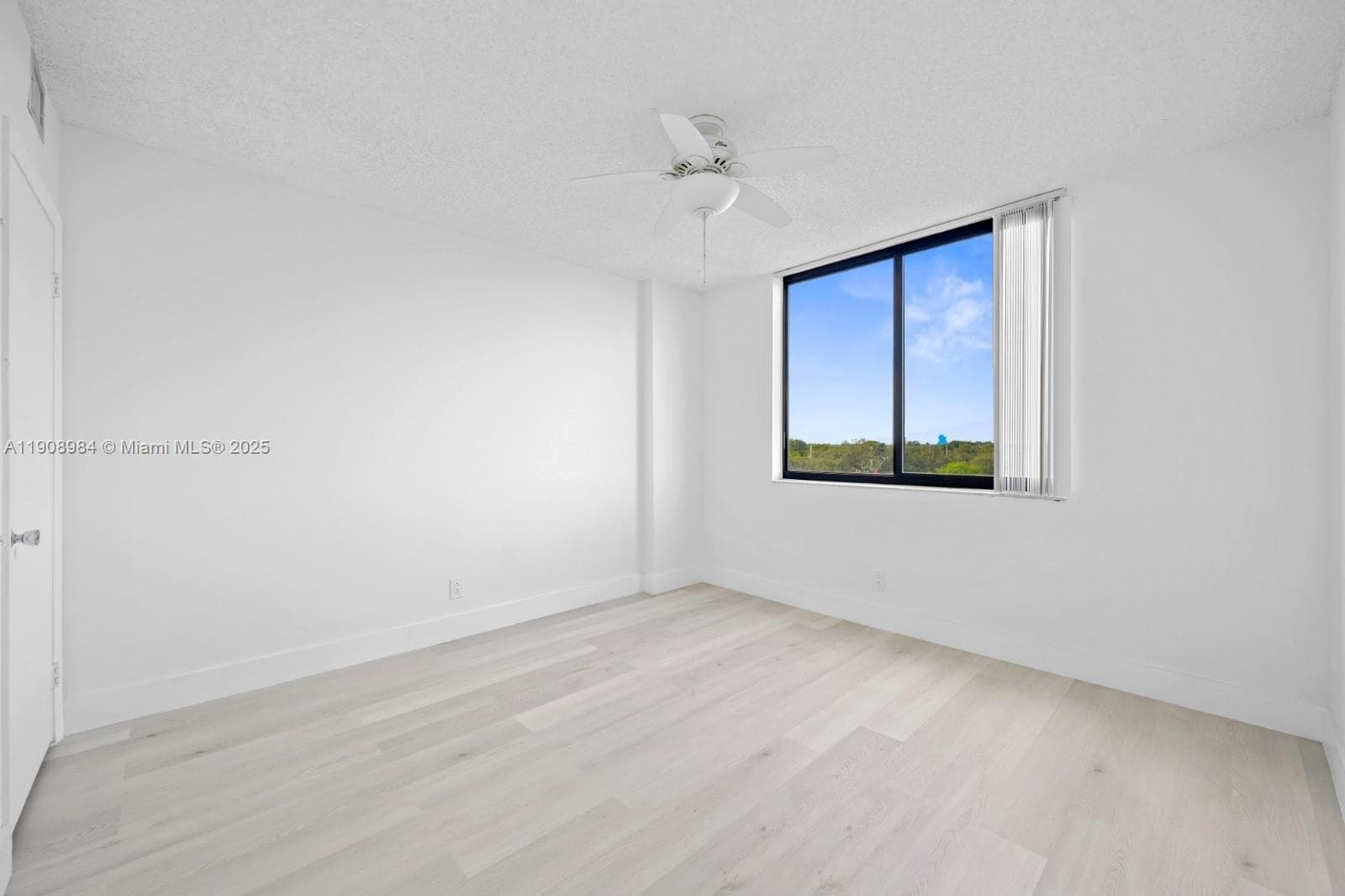 Hillcrest East Nº 19 · #515 in Hollywood - Photo 7