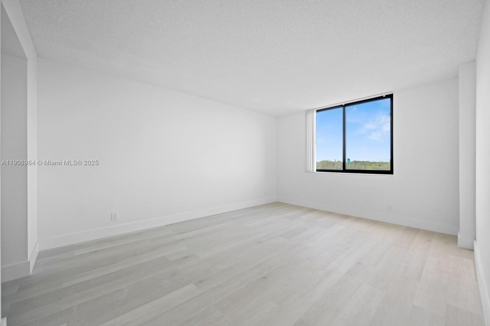 Hillcrest East Nº 19 · #515 in Hollywood - Photo 8