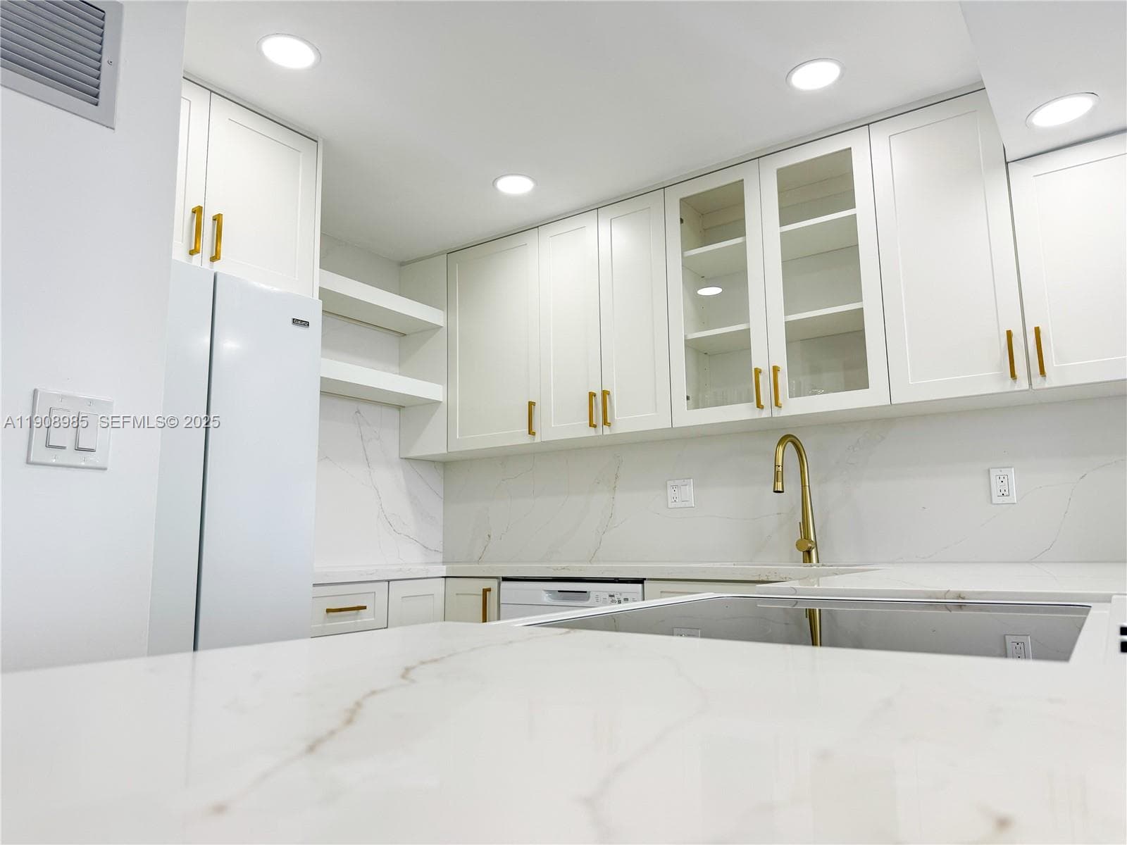 PARKER TOWER CONDO · #2403 in Hallandale Beach - Photo 26