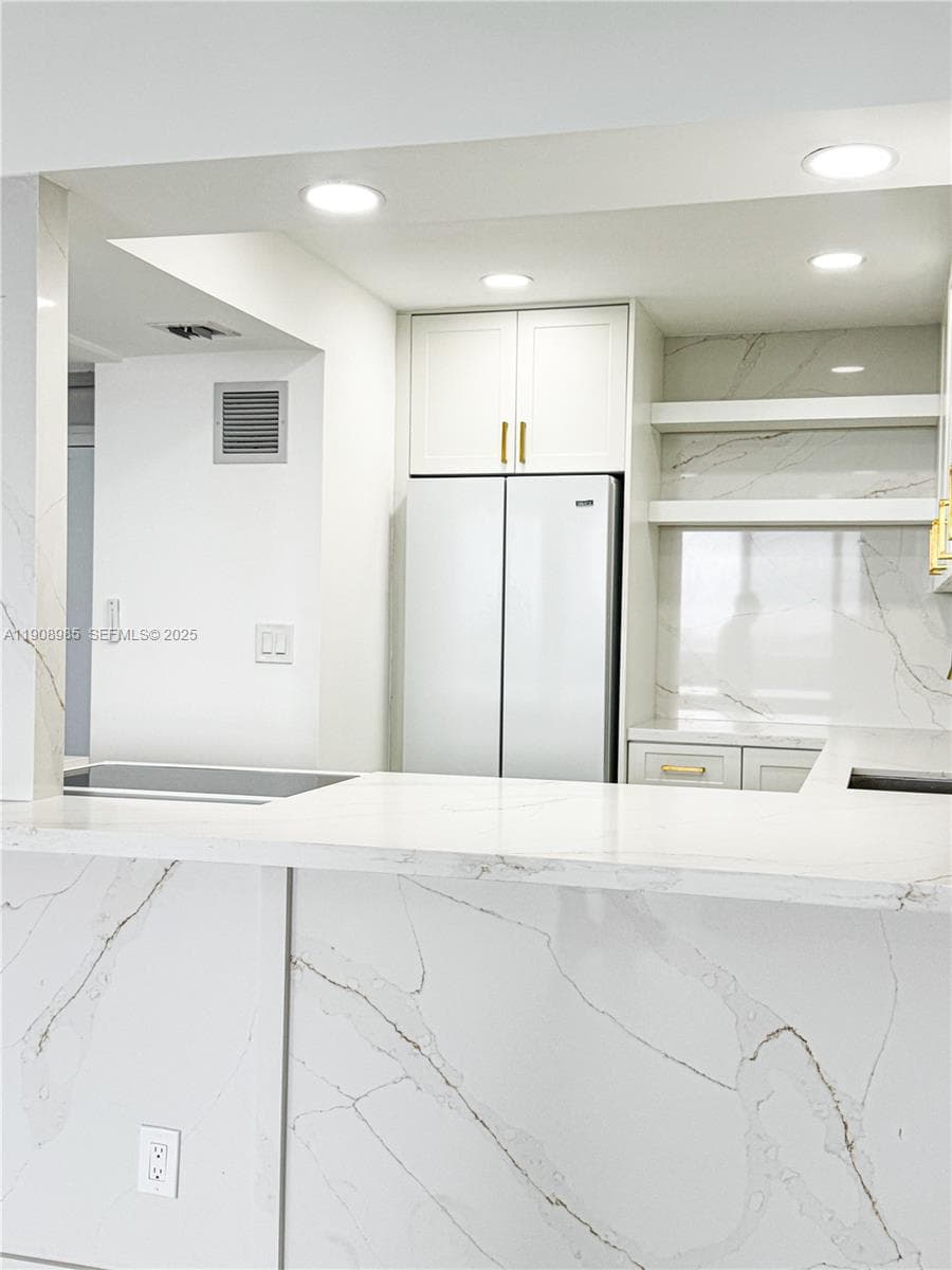 PARKER TOWER CONDO · #2403 in Hallandale Beach - Photo 22
