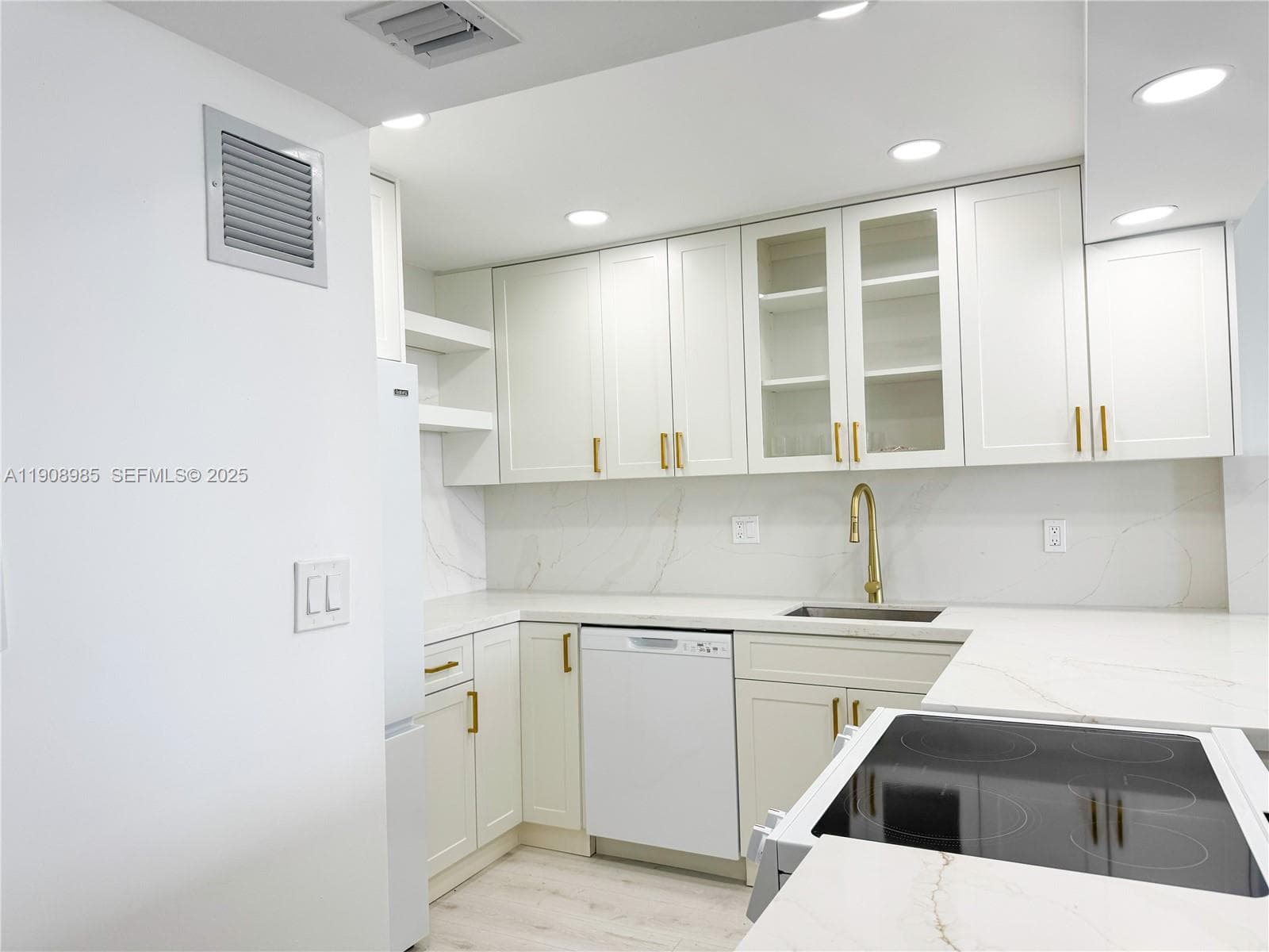 PARKER TOWER CONDO · #2403 in Hallandale Beach - Photo 20
