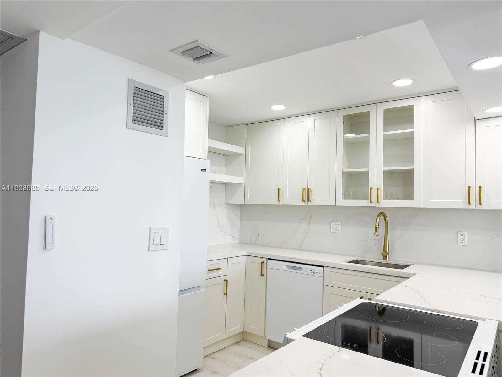 PARKER TOWER CONDO · #2403 in Hallandale Beach - Photo 24