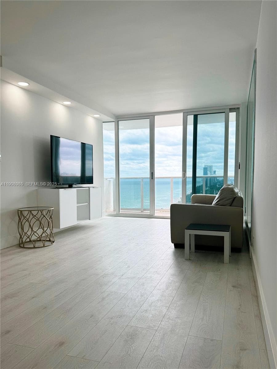 PARKER TOWER CONDO · #2403 in Hallandale Beach - Photo 11