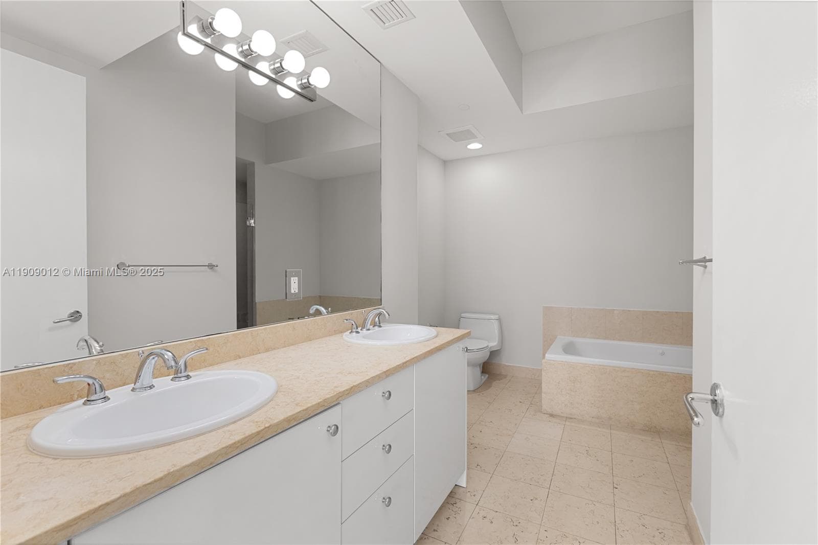 Turnberry Village South T · #PH18 in Aventura - Photo 17
