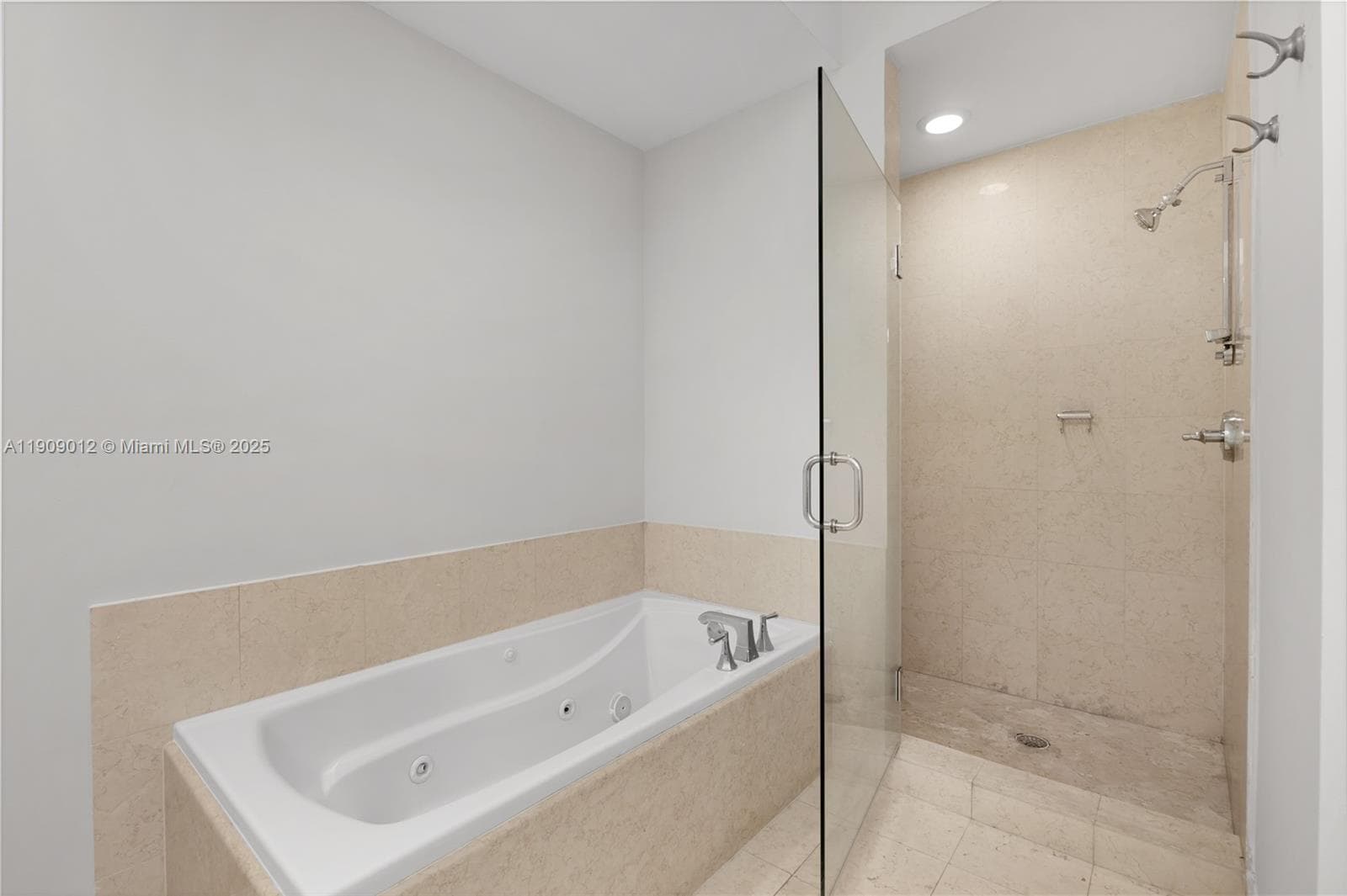 Turnberry Village South T · #PH18 in Aventura - Photo 16