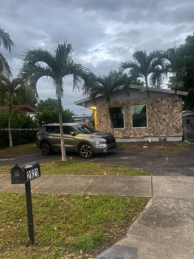 2821 NW 22nd St photo 1
