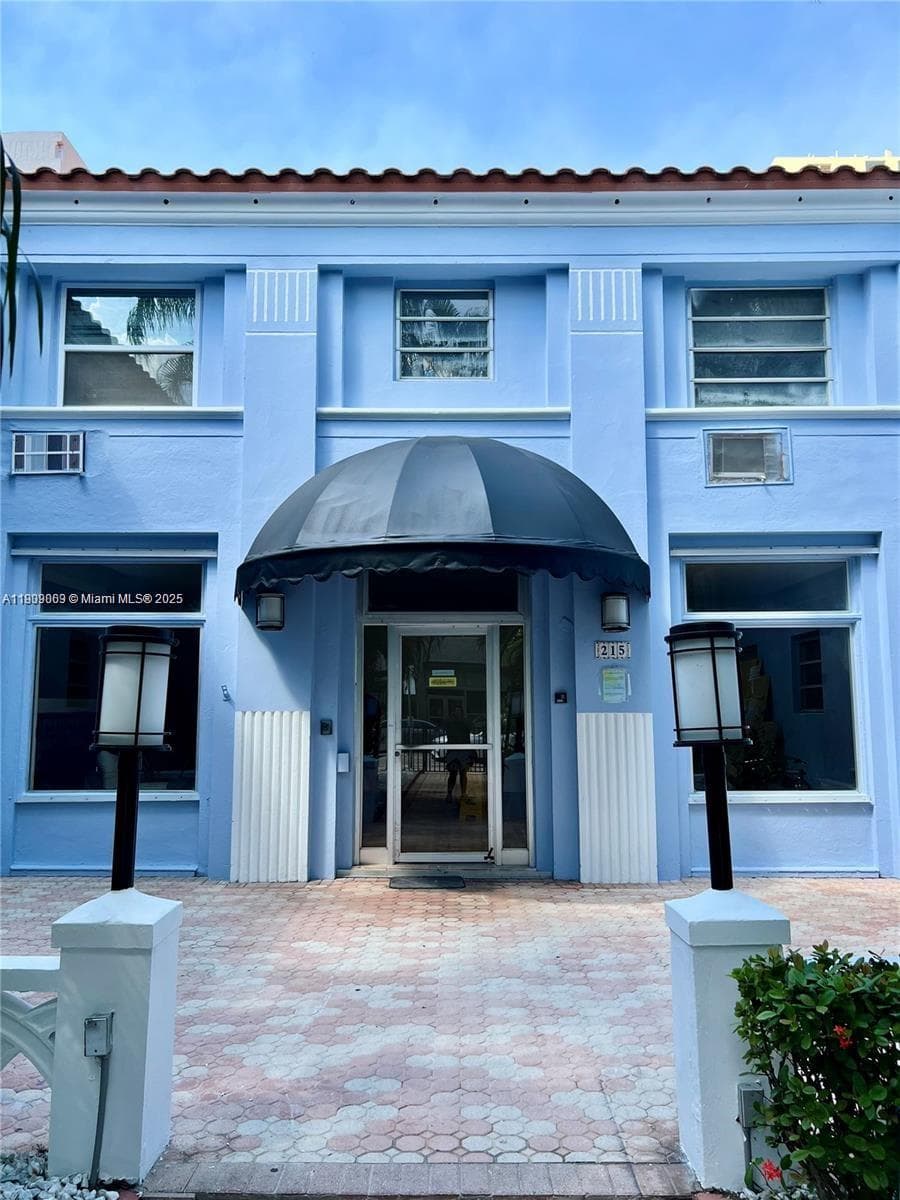 CARMEL VILLAS CONDO · #18 in Miami Beach - Photo 1