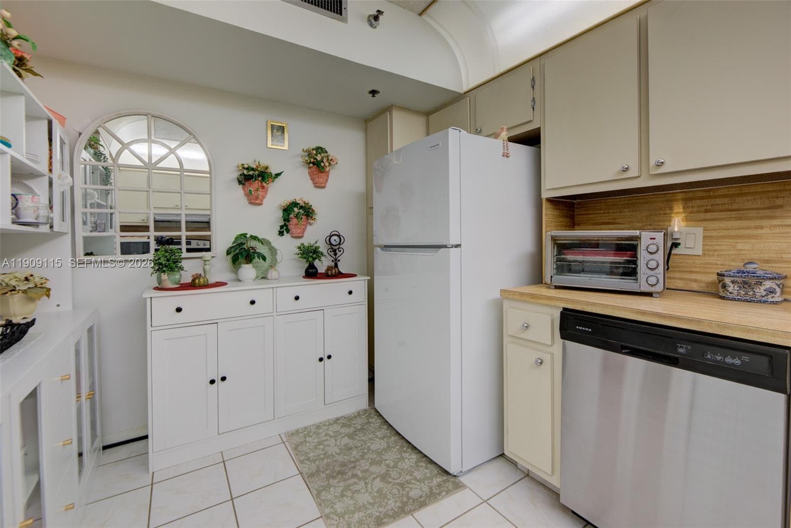 HILLCREST EAST · #212 in Hollywood - Photo 72