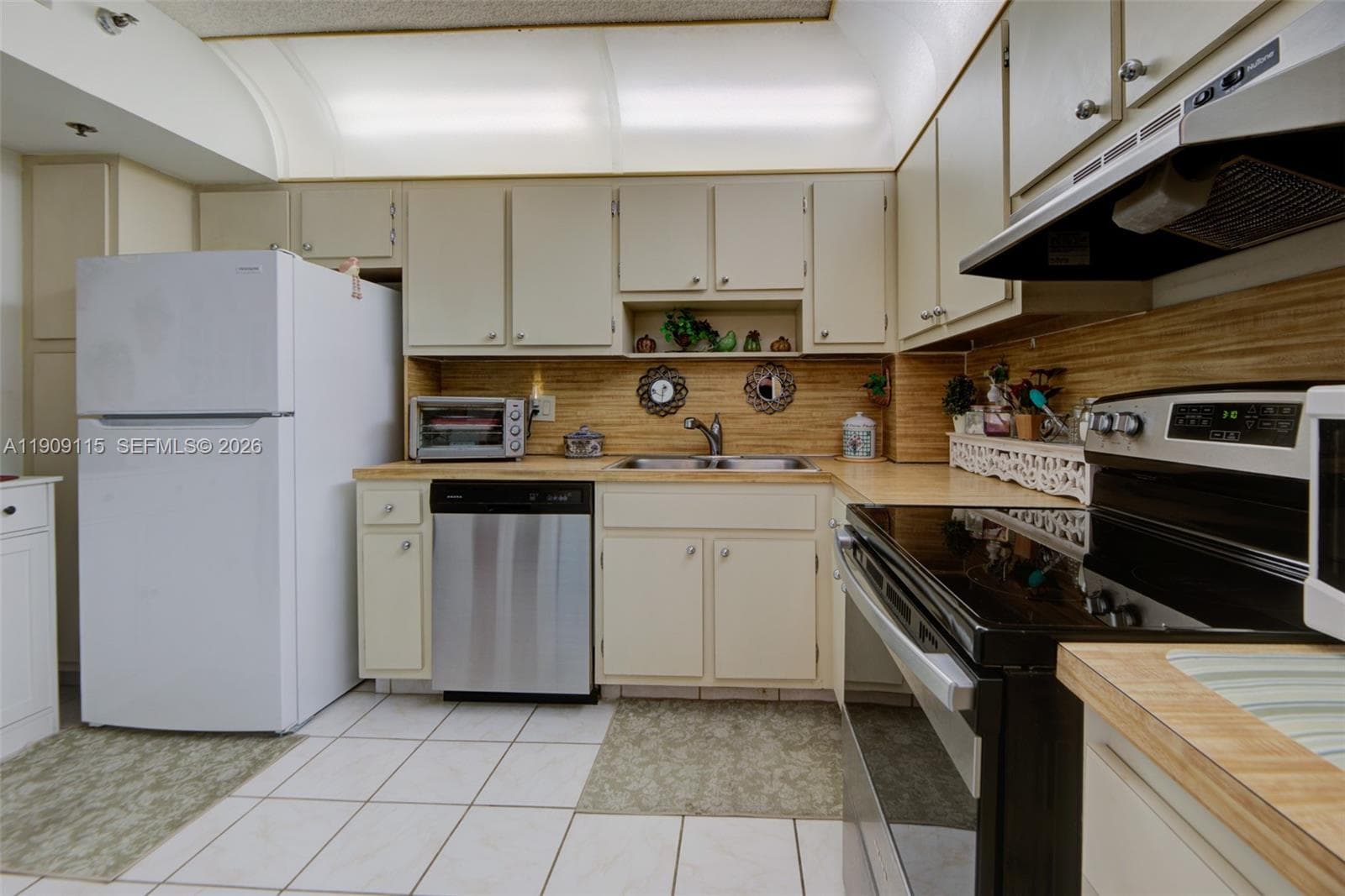 HILLCREST EAST · #212 in Hollywood - Photo 42